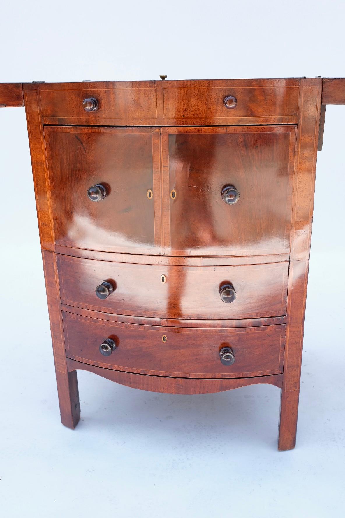 19th Century English Gentleman's Vanity Chest In Good Condition For Sale In Los Angeles, CA