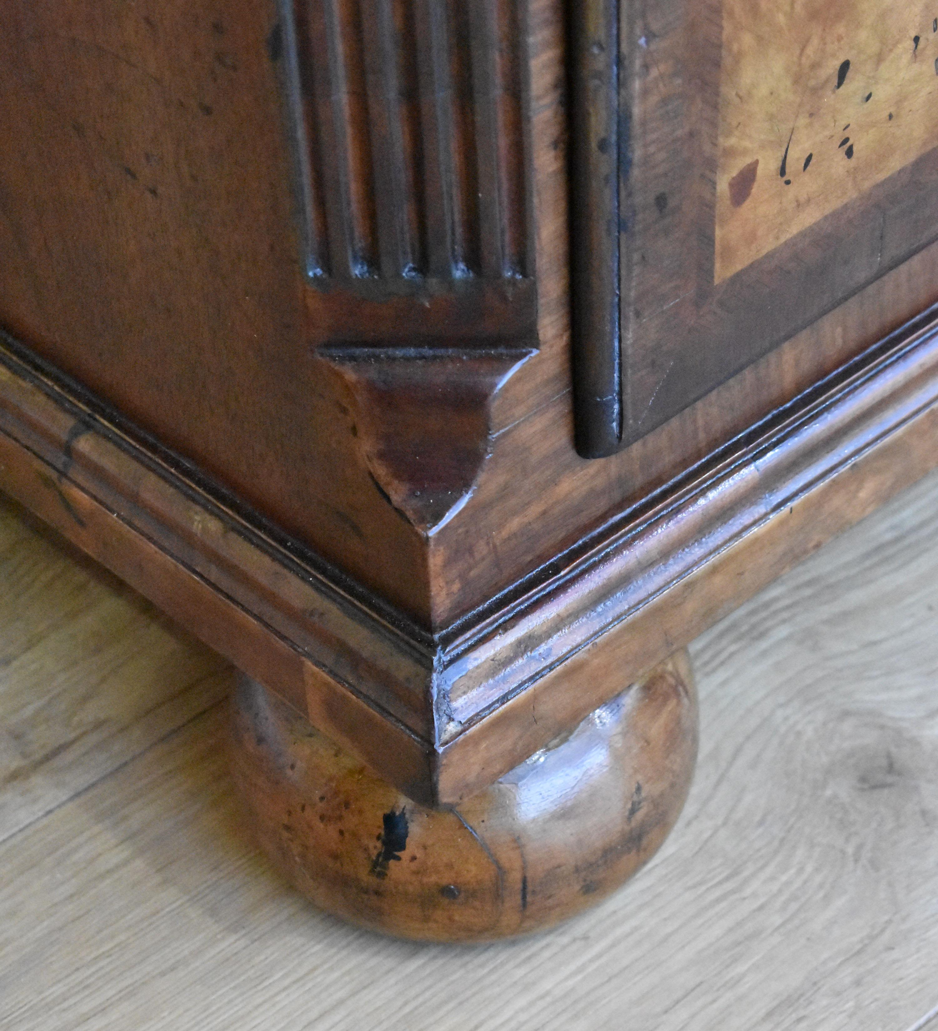 19th Century English George III Burr Walnut Chest of Drawers For Sale 7