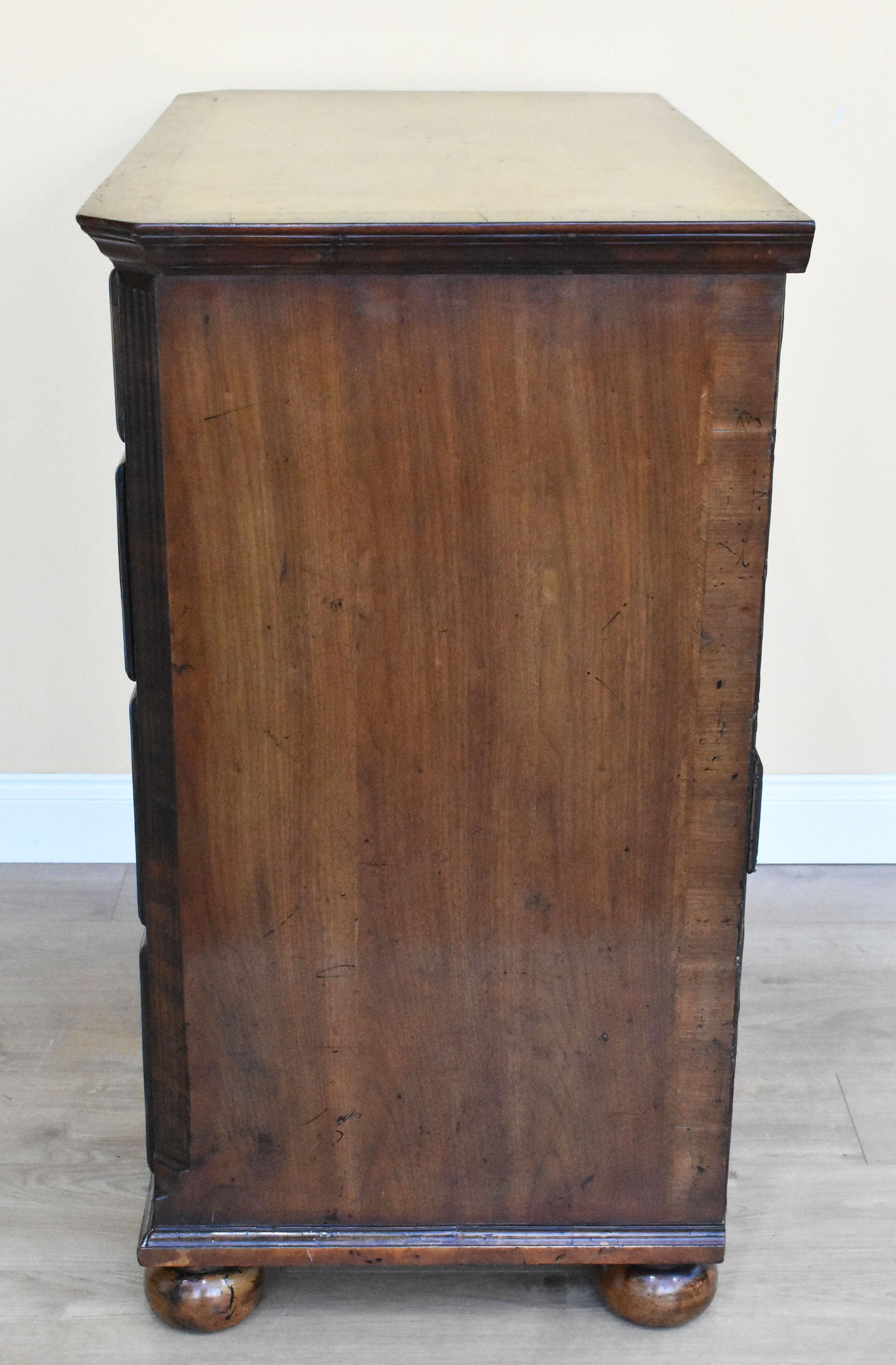 19th Century English George III Burr Walnut Chest of Drawers For Sale 1