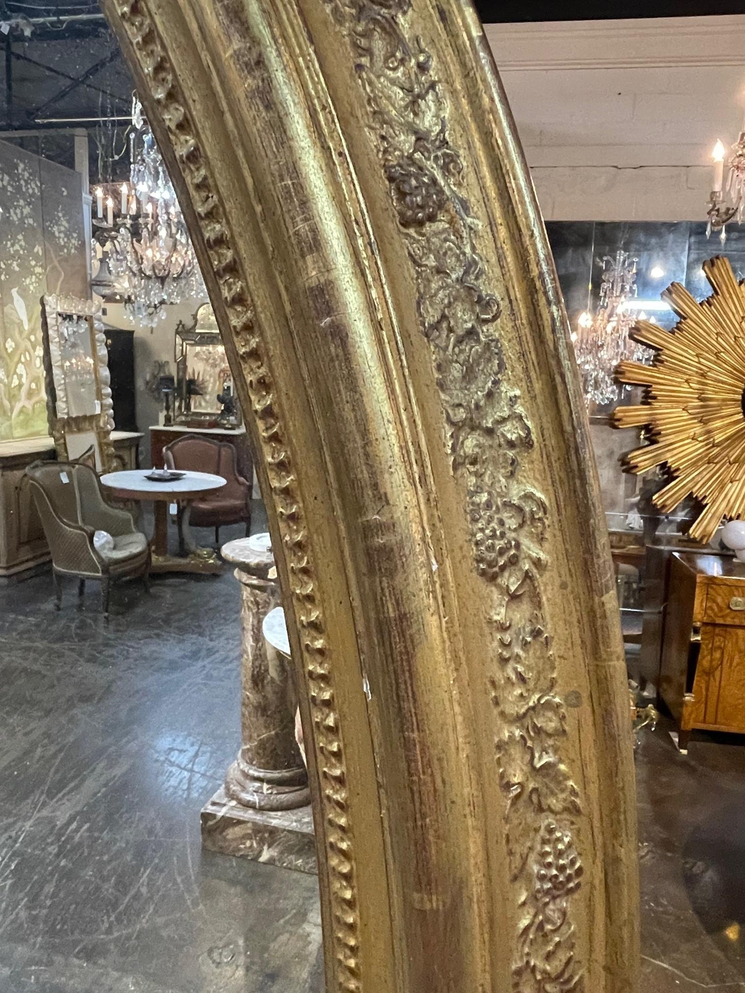 Miroir ovale anglais du 19ème siècle en bois sculpté et doré George III en vente 1