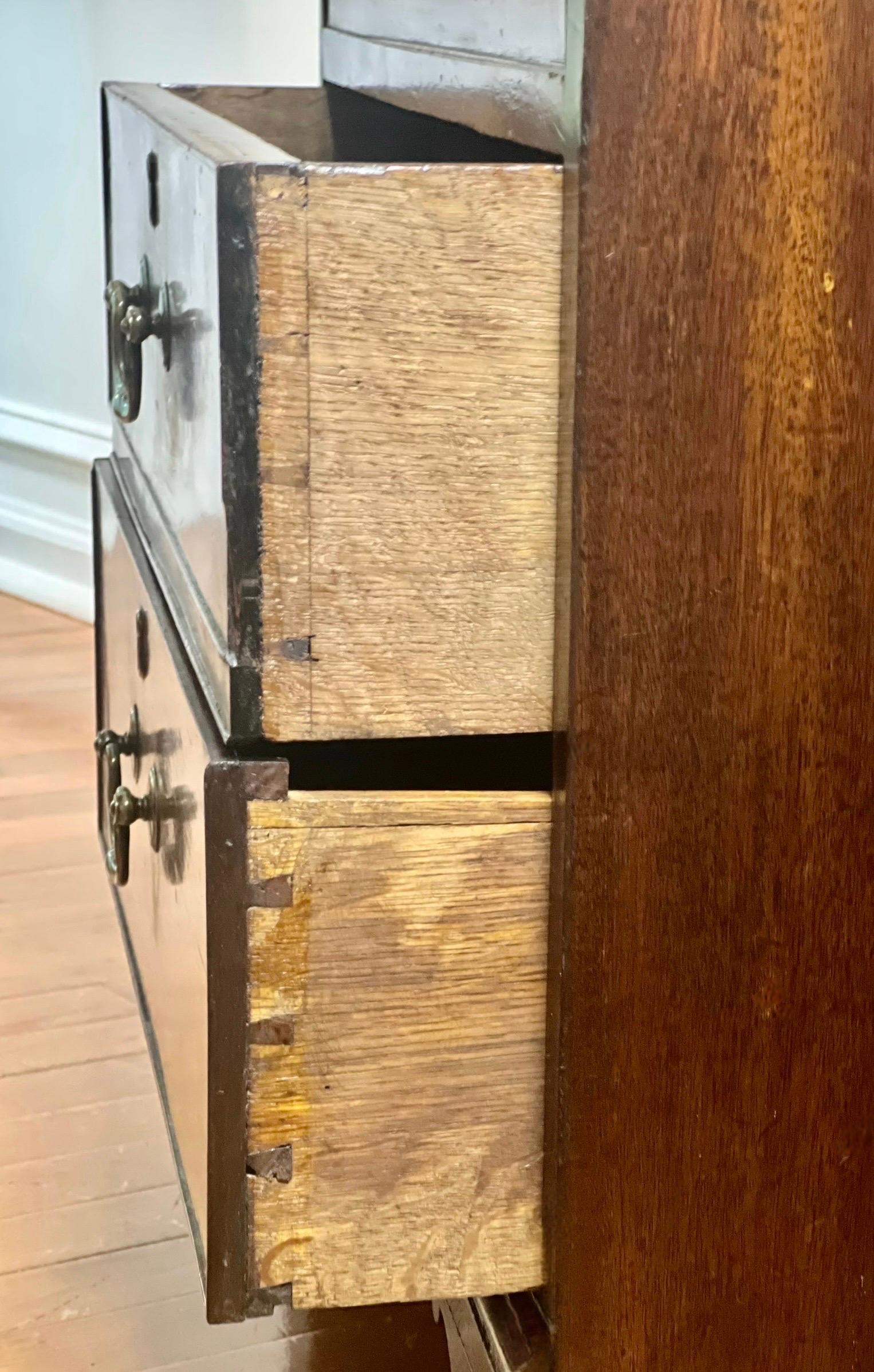 19th Century English George III Mahagany Drop-Front Chest en vente 3
