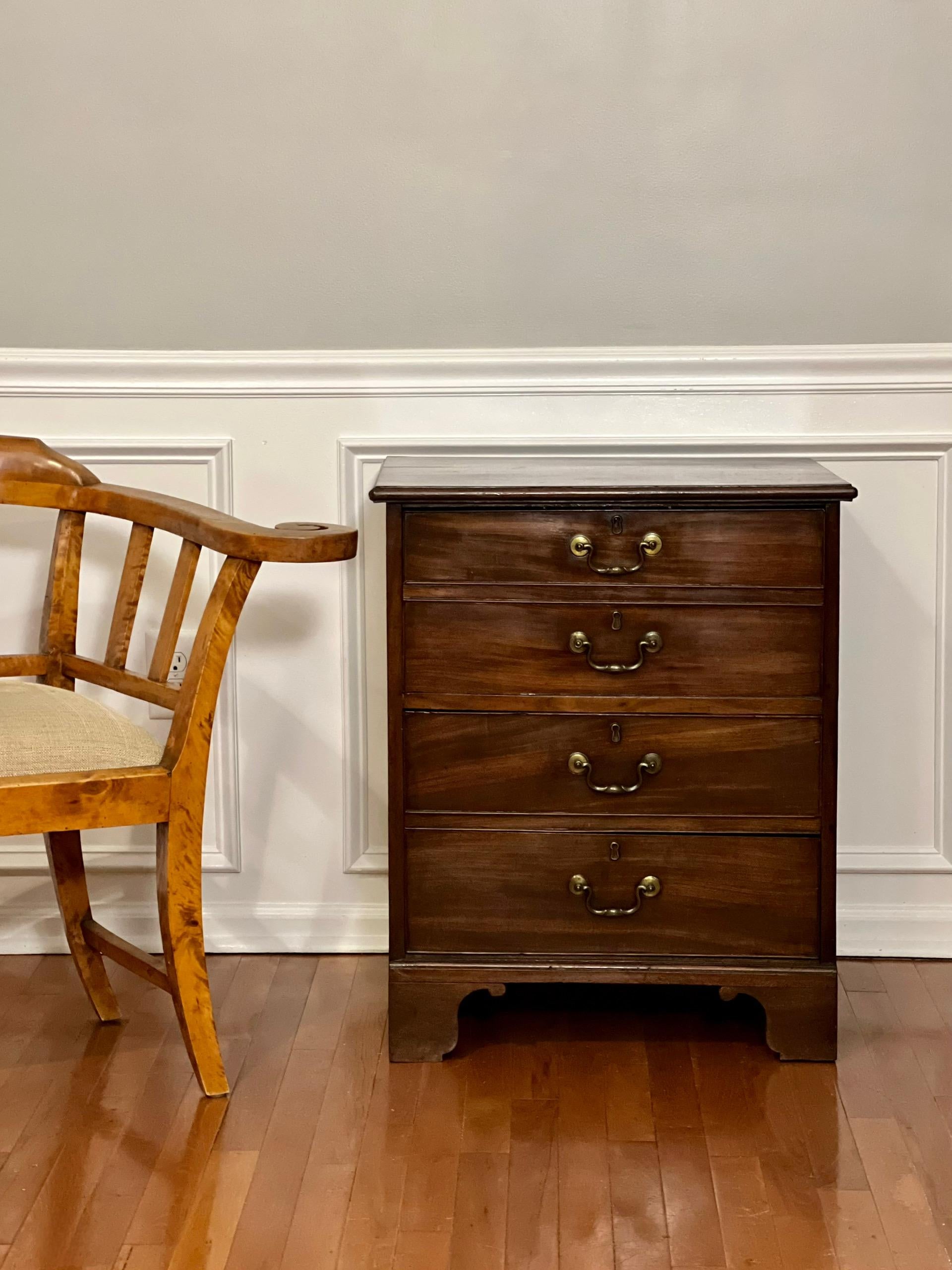 19th Century English George III Mahagany Drop-Front Chest en vente 6