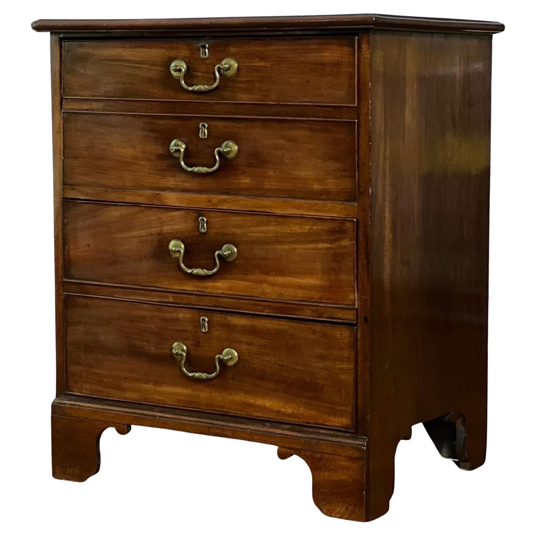 19th Century English George III Mahagany Drop-Front Chest en vente