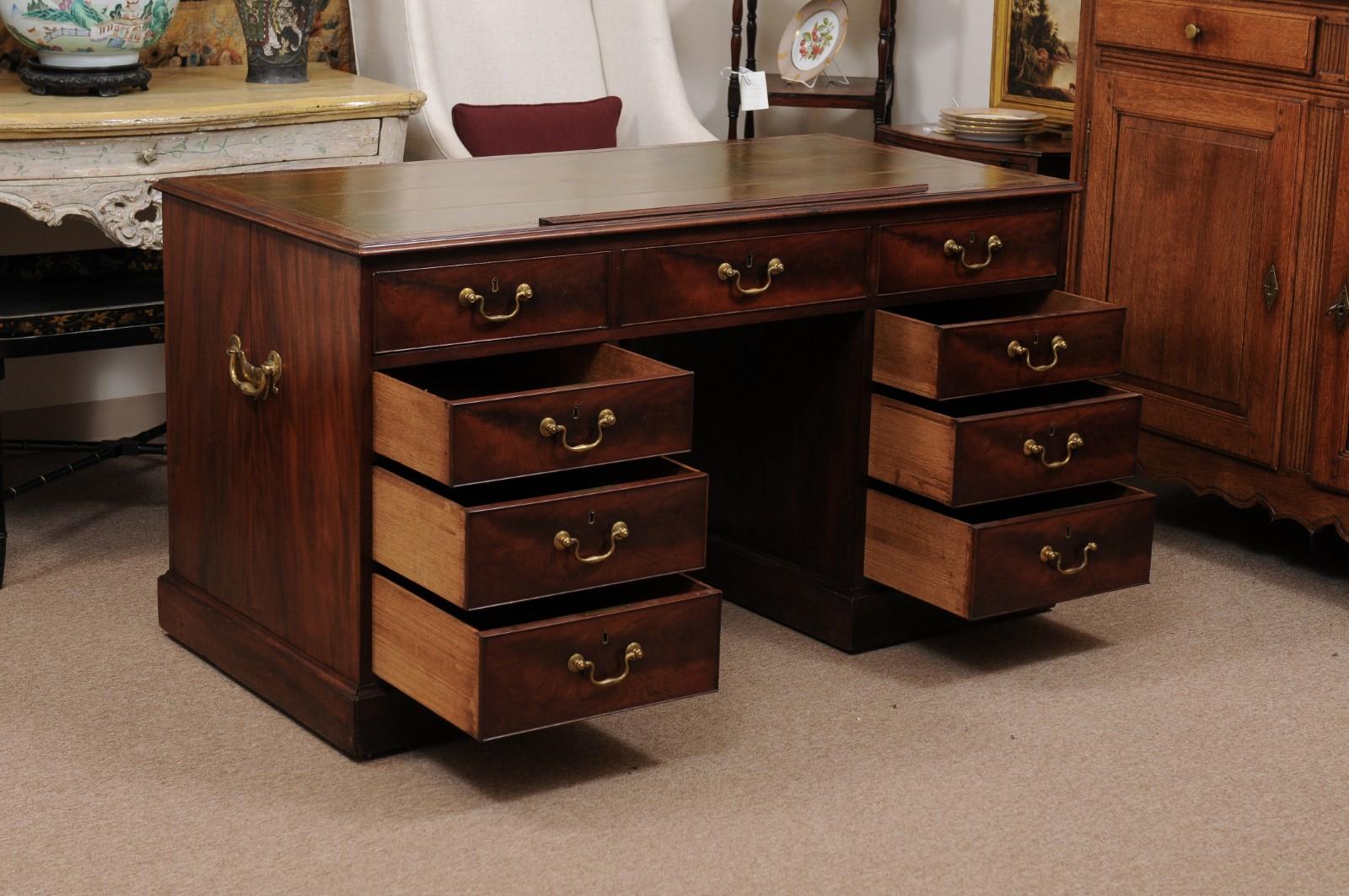 19th Century English George III Mahogany Architect’s Desk with Adjustable Green  For Sale 15