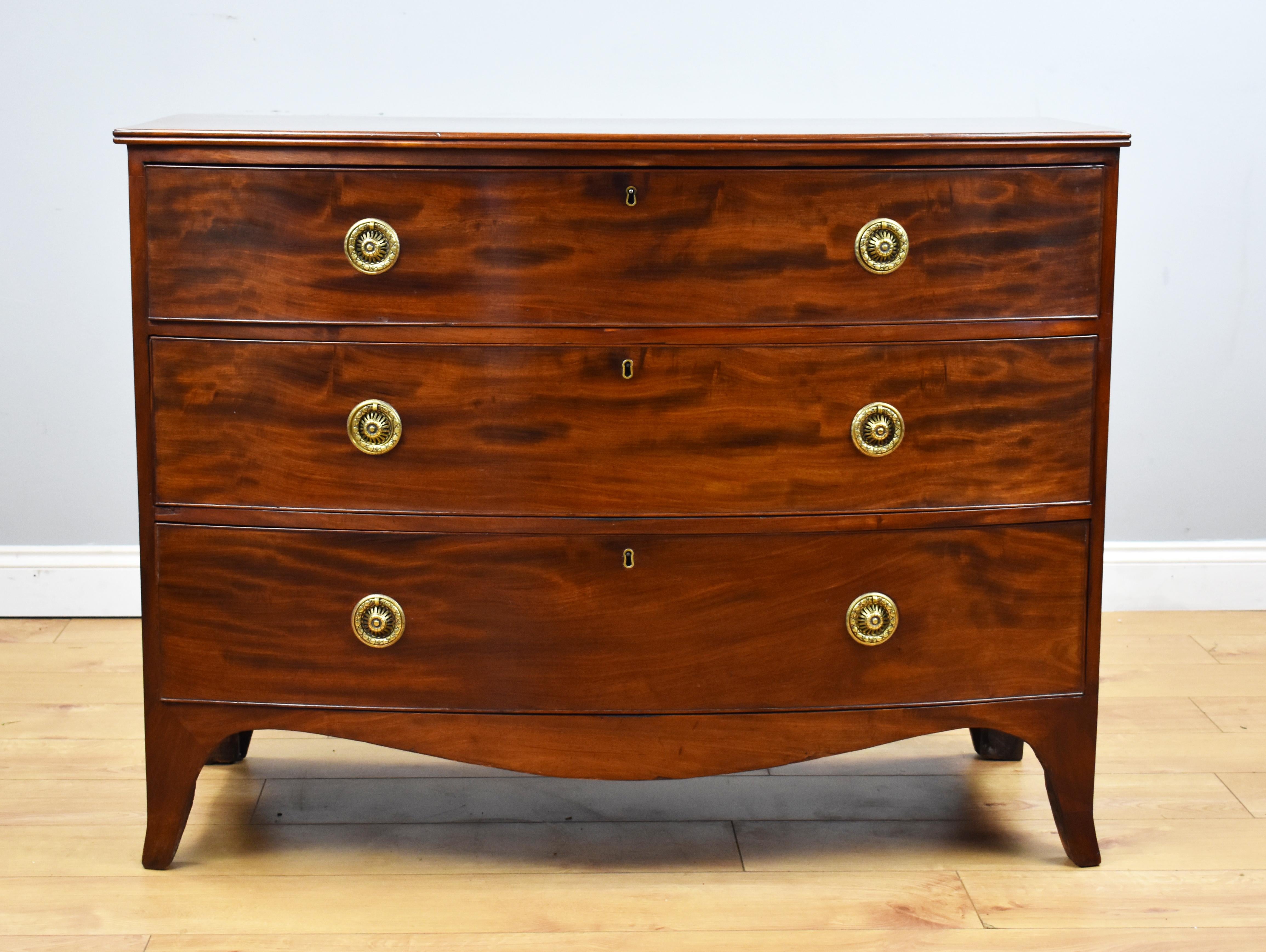 For sale is a good quality Regency mahogany bow front chest of drawers, having three graduated drawers, each with brass handles and escutcheons, above a shaped frieze, standing on splayed feet. The chest in very good condition, showing minor signs