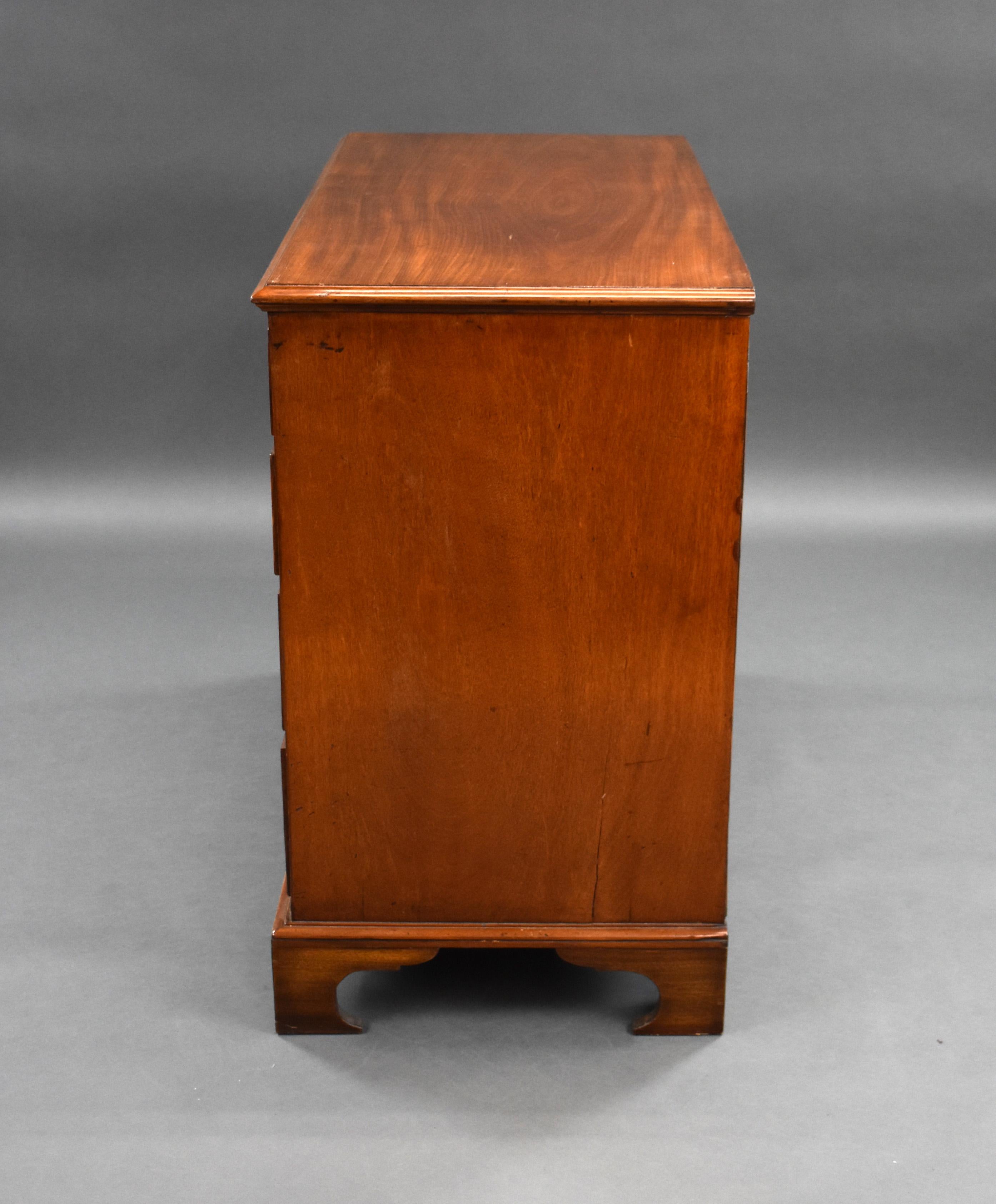 19th Century English George III Mahogany Chest of Drawers For Sale 1