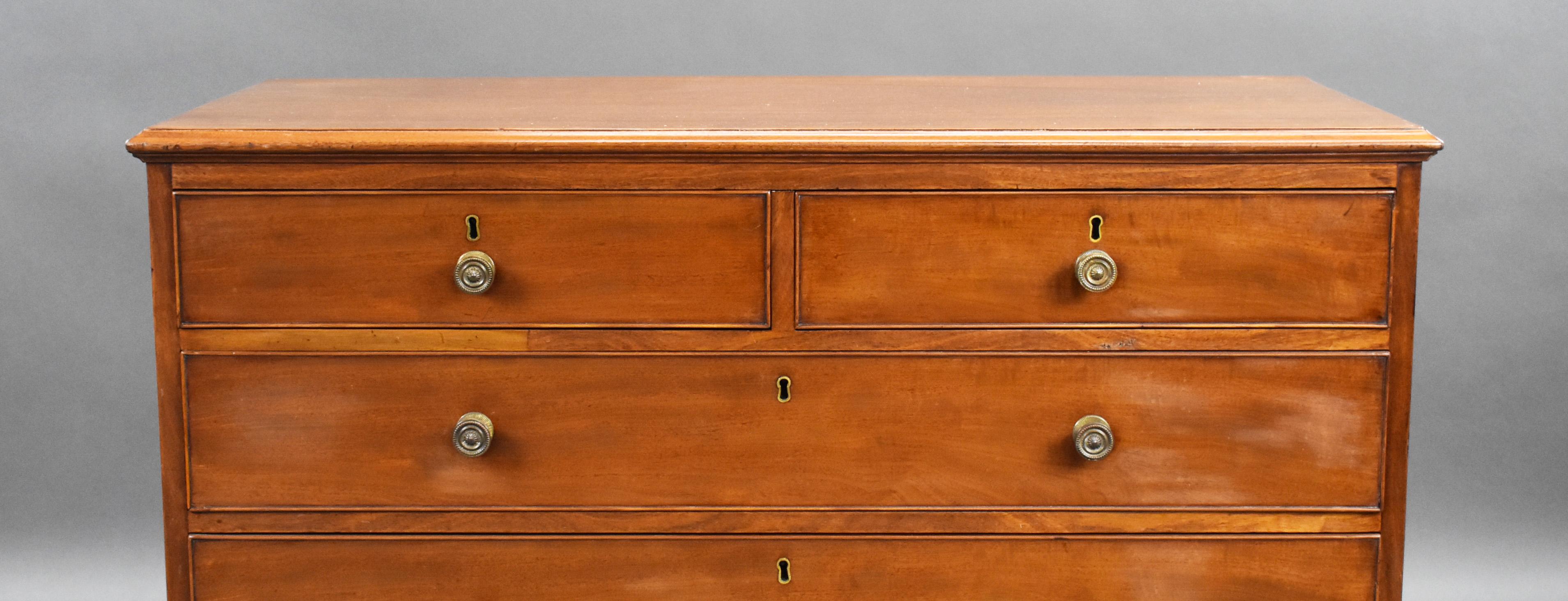 19th Century English George III Mahogany Chest of Drawers For Sale 2