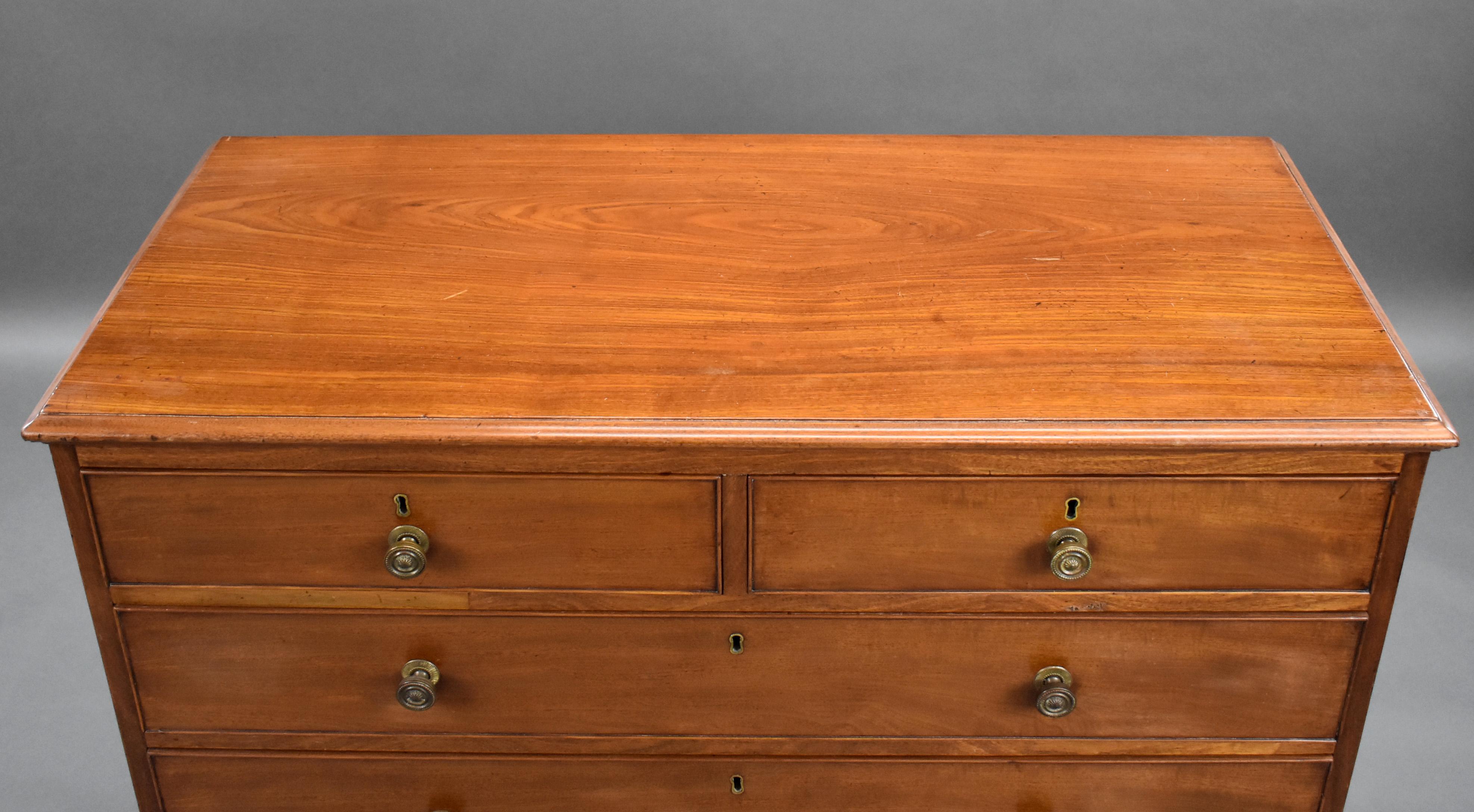 19th Century English George III Mahogany Chest of Drawers For Sale 4