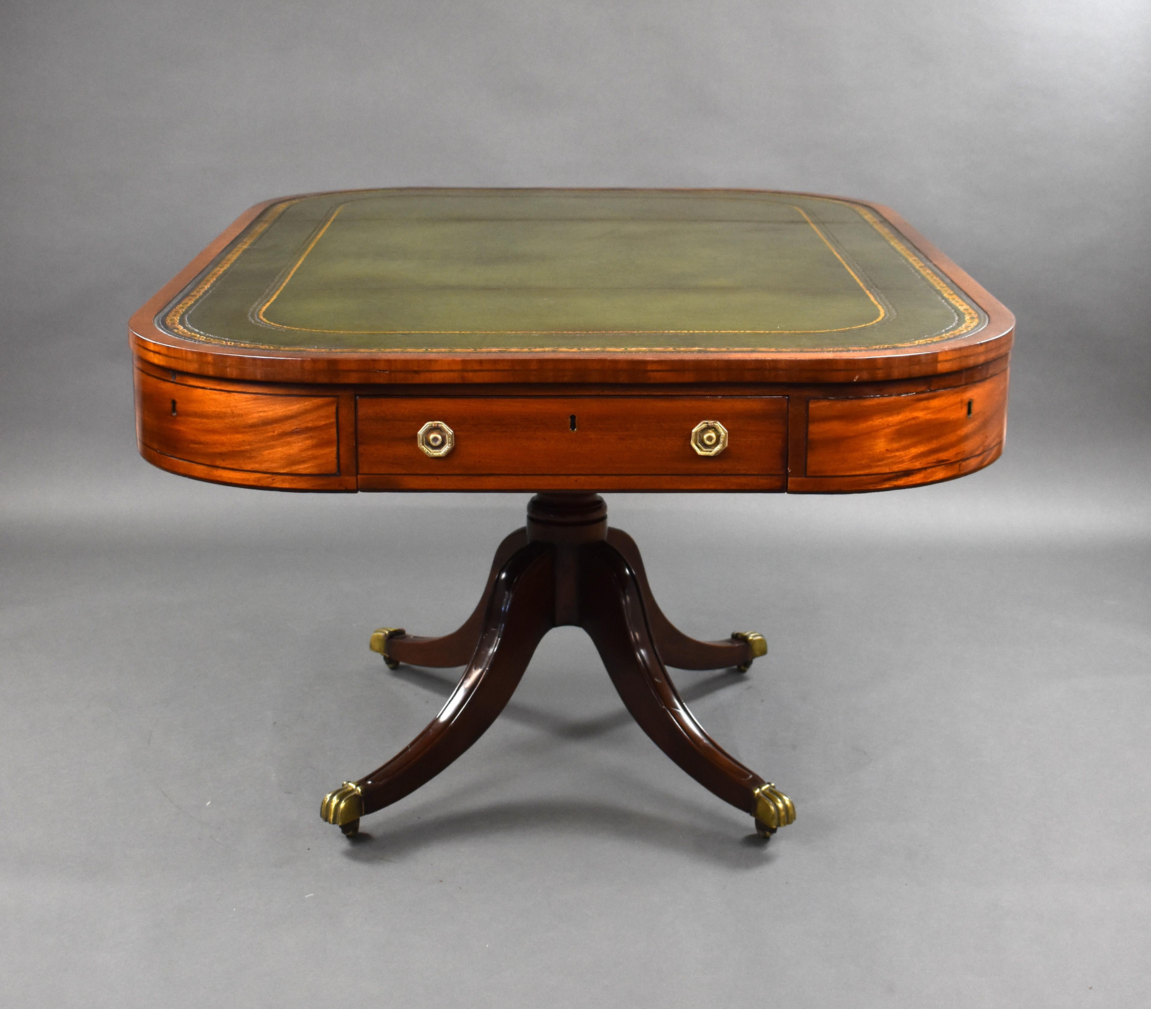 XIXe siècle Table à tambour anglaise en acajou George III du 19ème siècle en vente