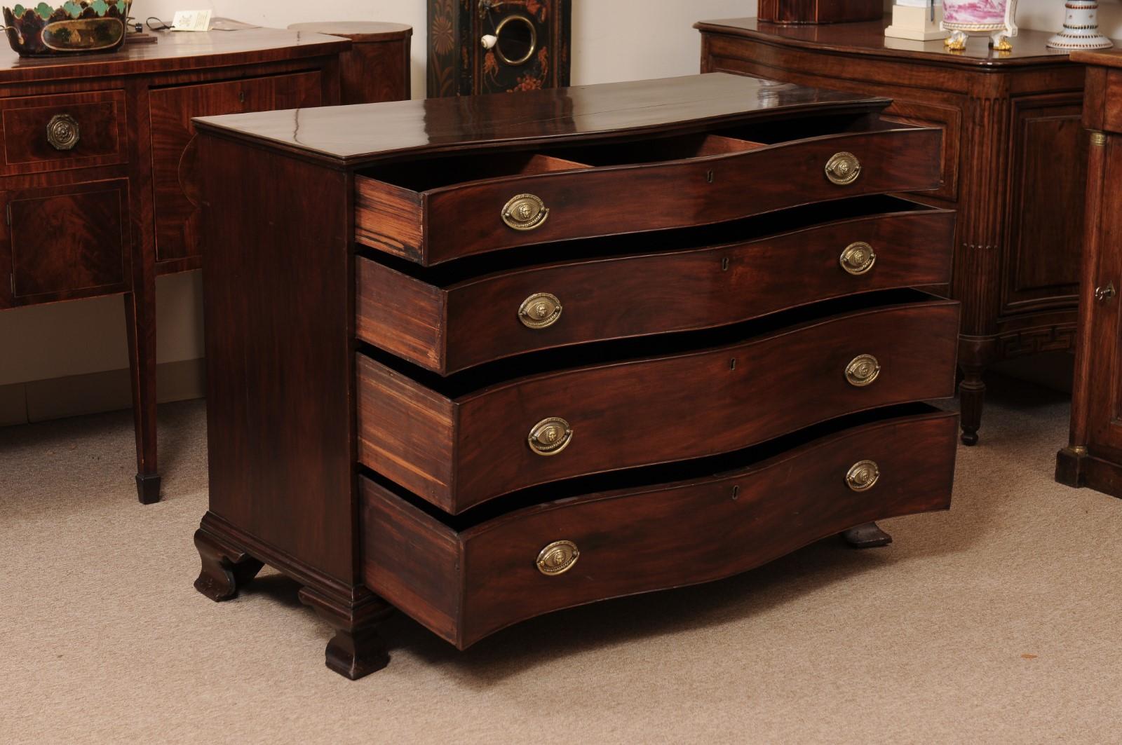 19th Century English George III Style Serpentine Chest in Mahogany For Sale 1