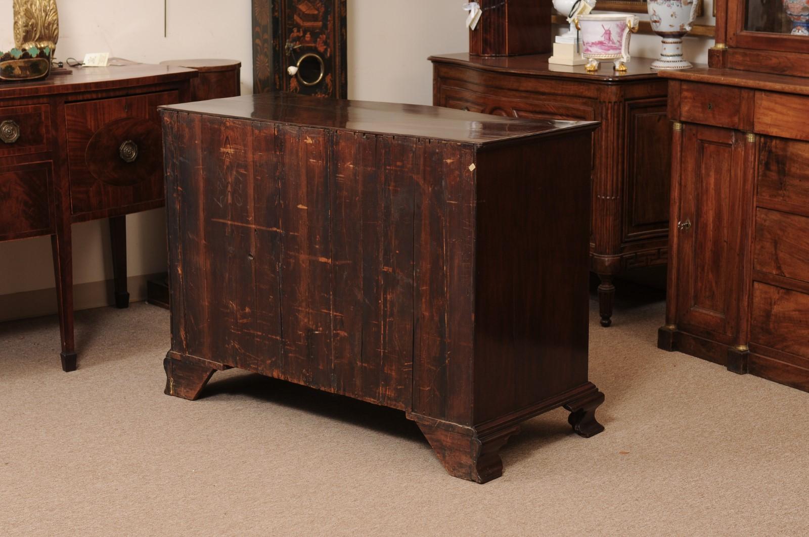 19th Century English George III Style Serpentine Chest in Mahogany For Sale 5