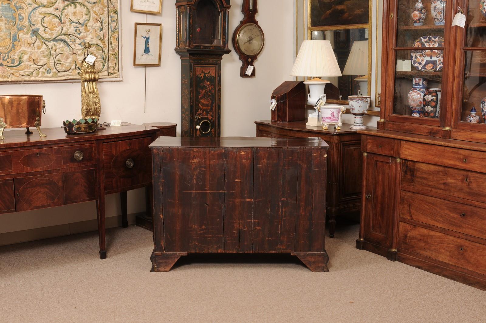 19th Century English George III Style Serpentine Chest in Mahogany For Sale 6