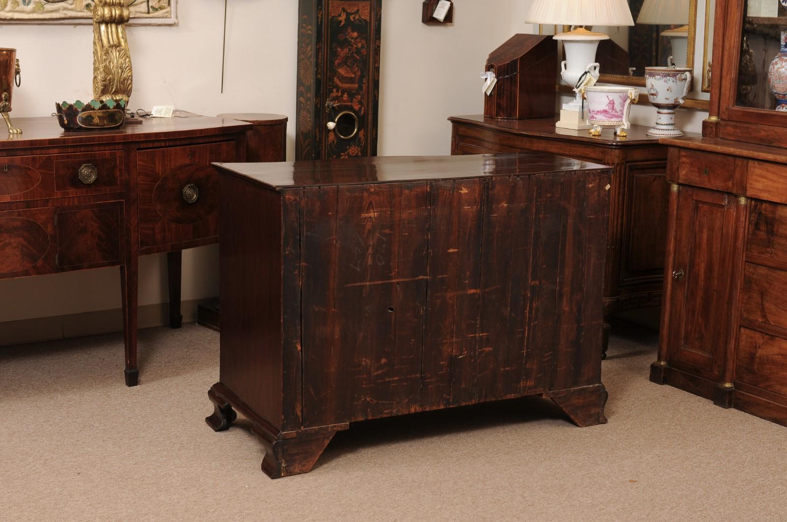 19th Century English George III Style Serpentine Chest in Mahogany For Sale 7