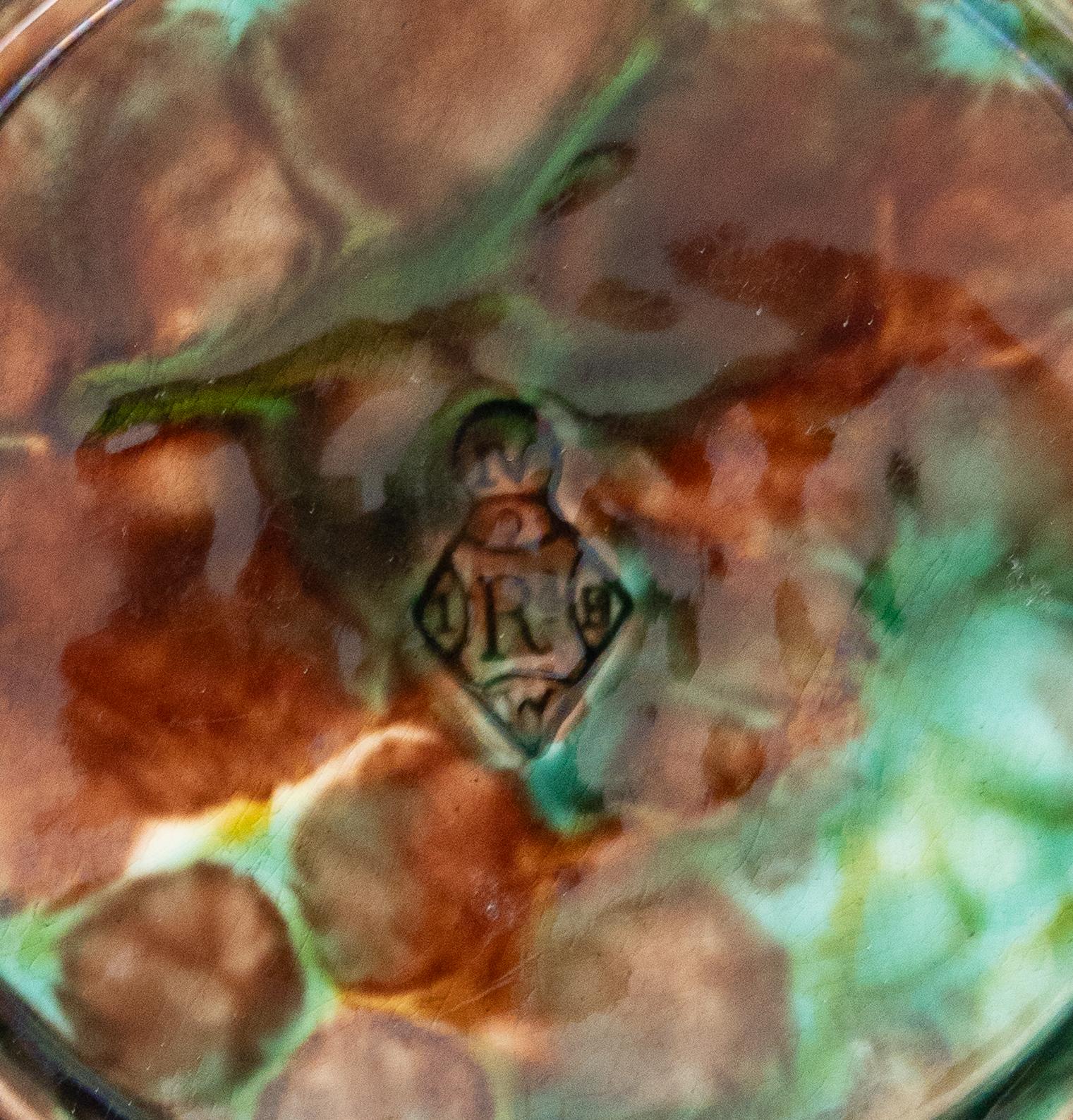 XIX secolo Piatto in maiolica di George Jones del 19° secolo, con giglio d'acqua verde e fiore di loto in vendita