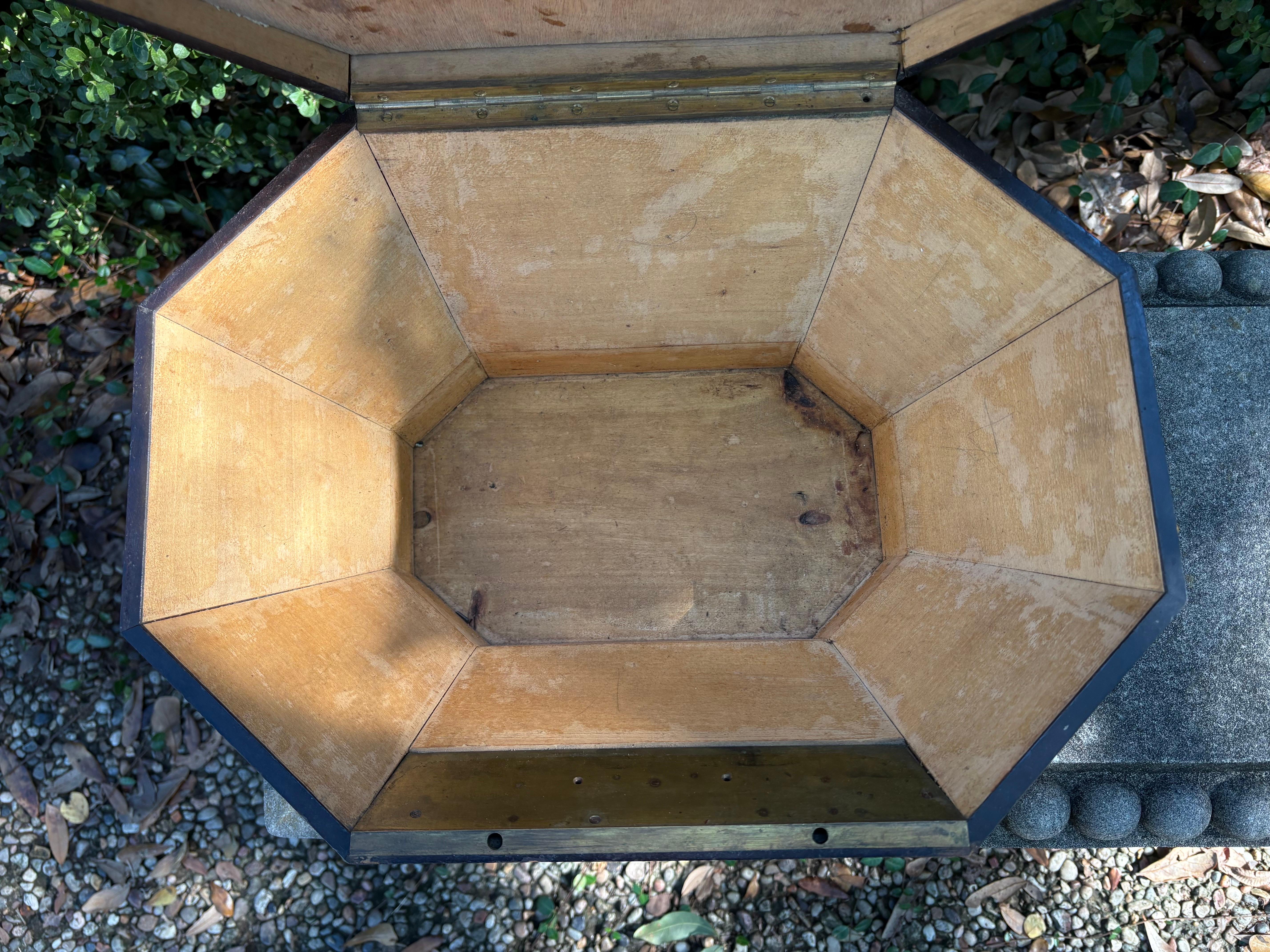 Nodo Scatola per parrucche in legno di buro inglese del XIX secolo in vendita