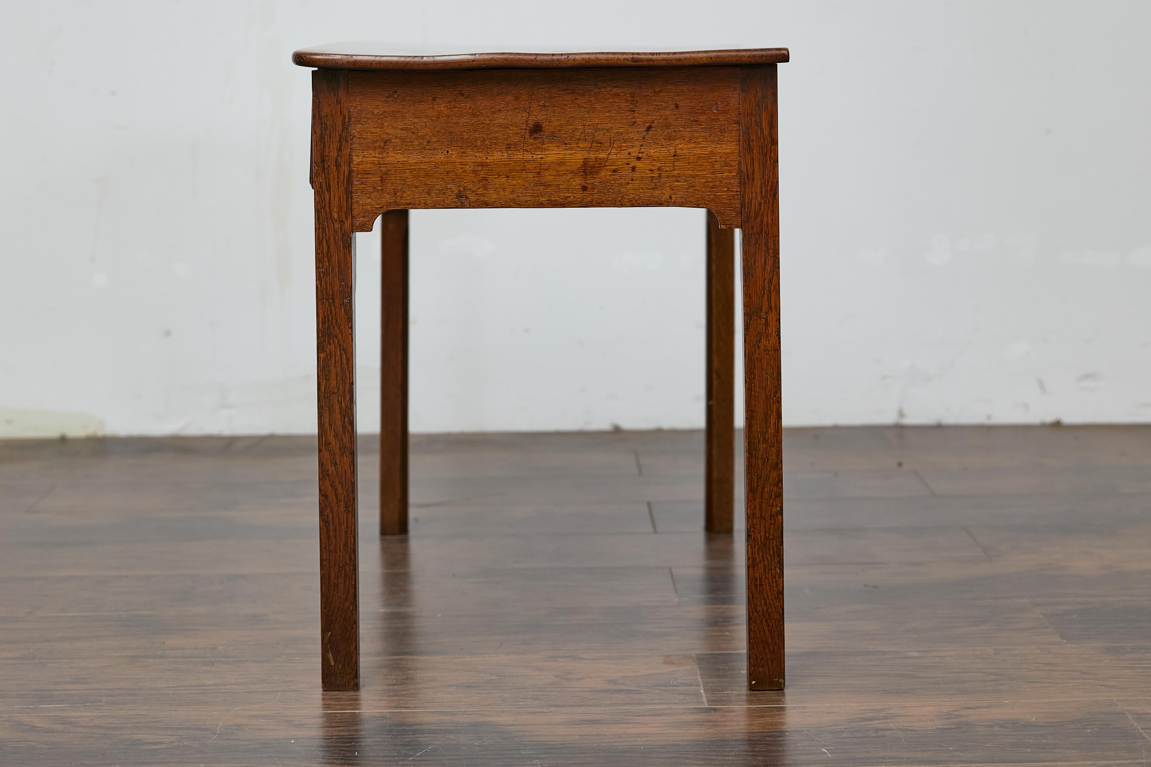 Table d'appoint géorgienne anglaise du 19e siècle avec quincaillerie Chippendale en laiton en vente 5