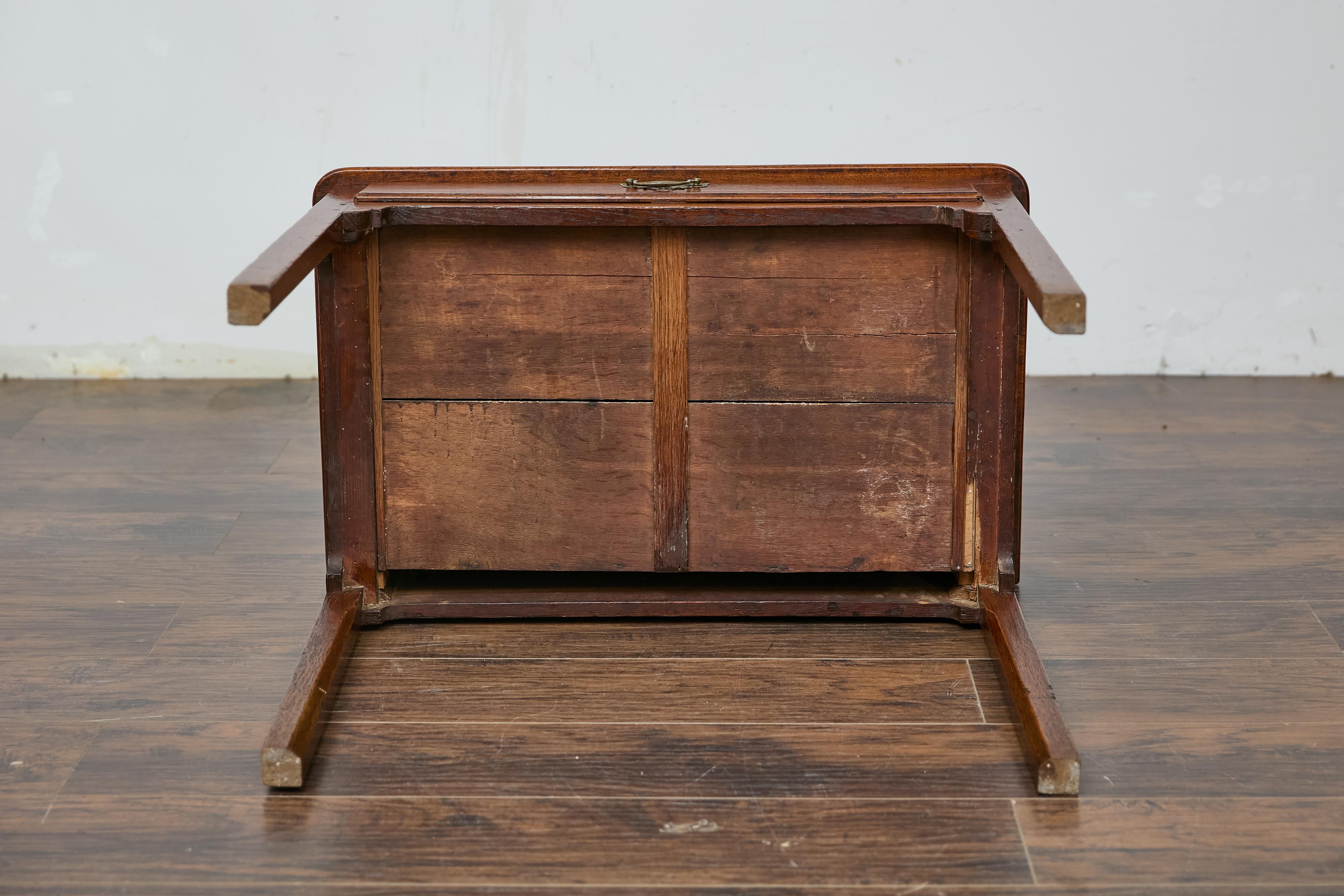 Table d'appoint géorgienne anglaise du 19e siècle avec quincaillerie Chippendale en laiton en vente 9