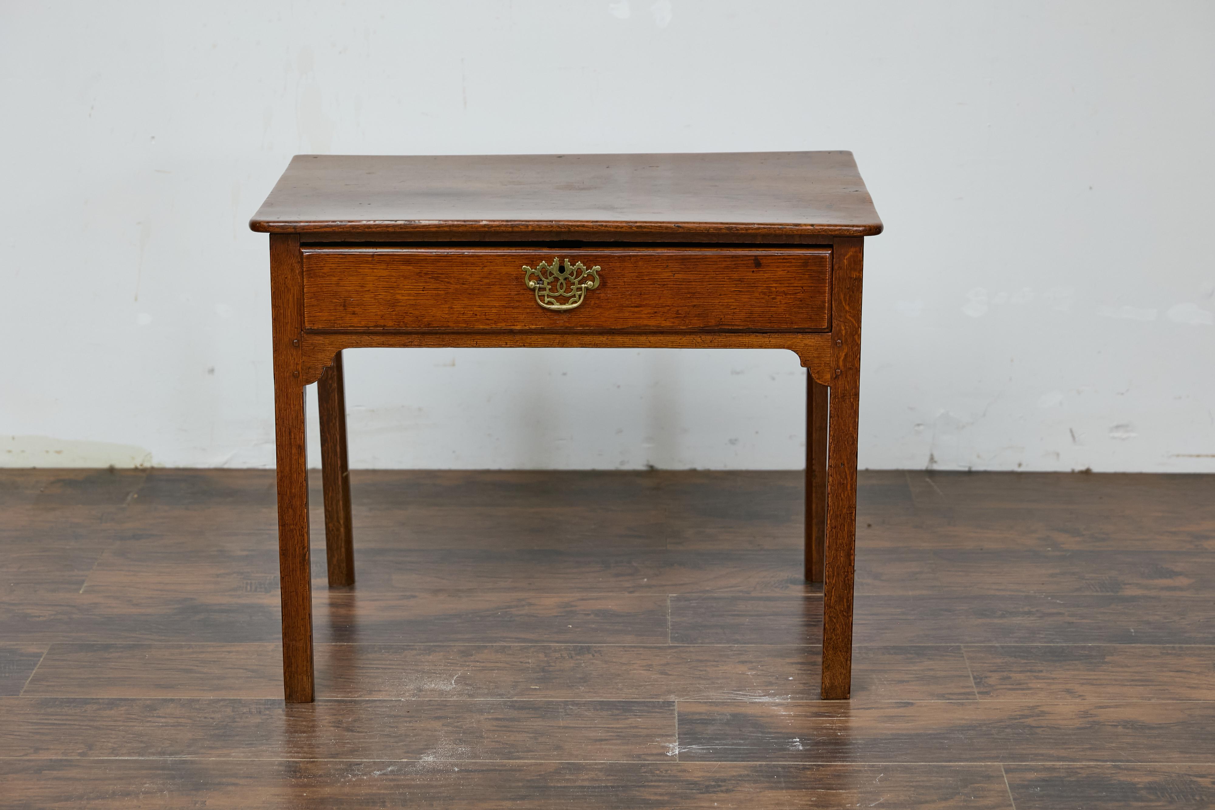 Table d'appoint géorgienne anglaise du 19e siècle avec quincaillerie Chippendale en laiton en vente 12