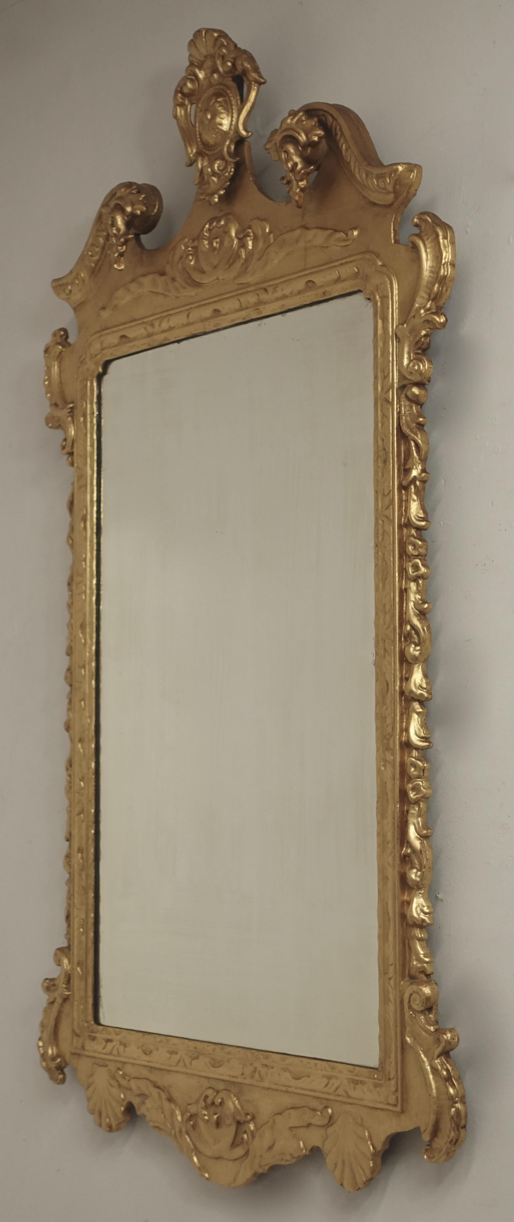 XIXe siècle Miroir de cheminée de style géorgien anglais du 19ème siècle en bois doré sur bois  en vente