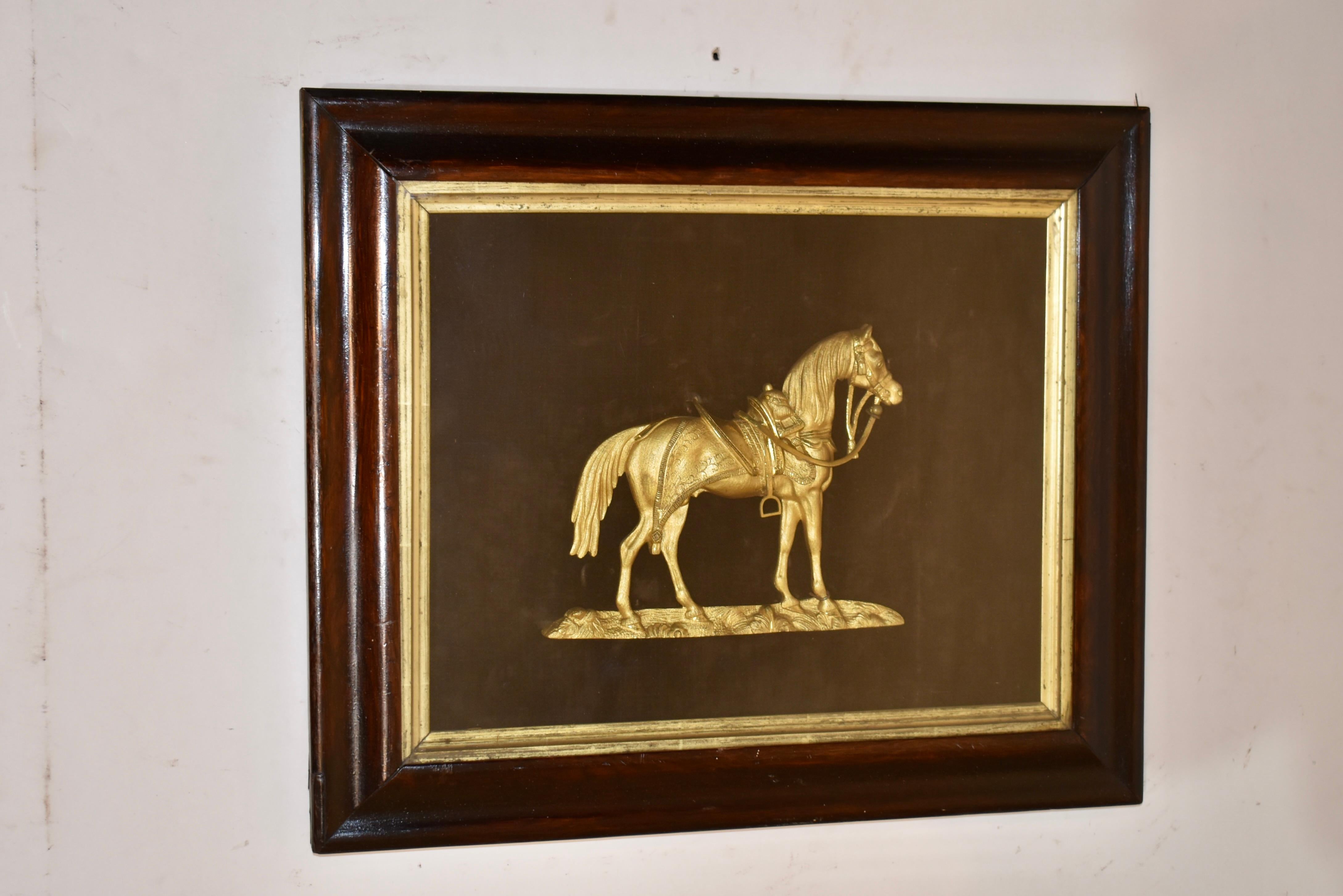 Esta placa de latón presentada en una caja de sombra es del famoso caballo de circo 