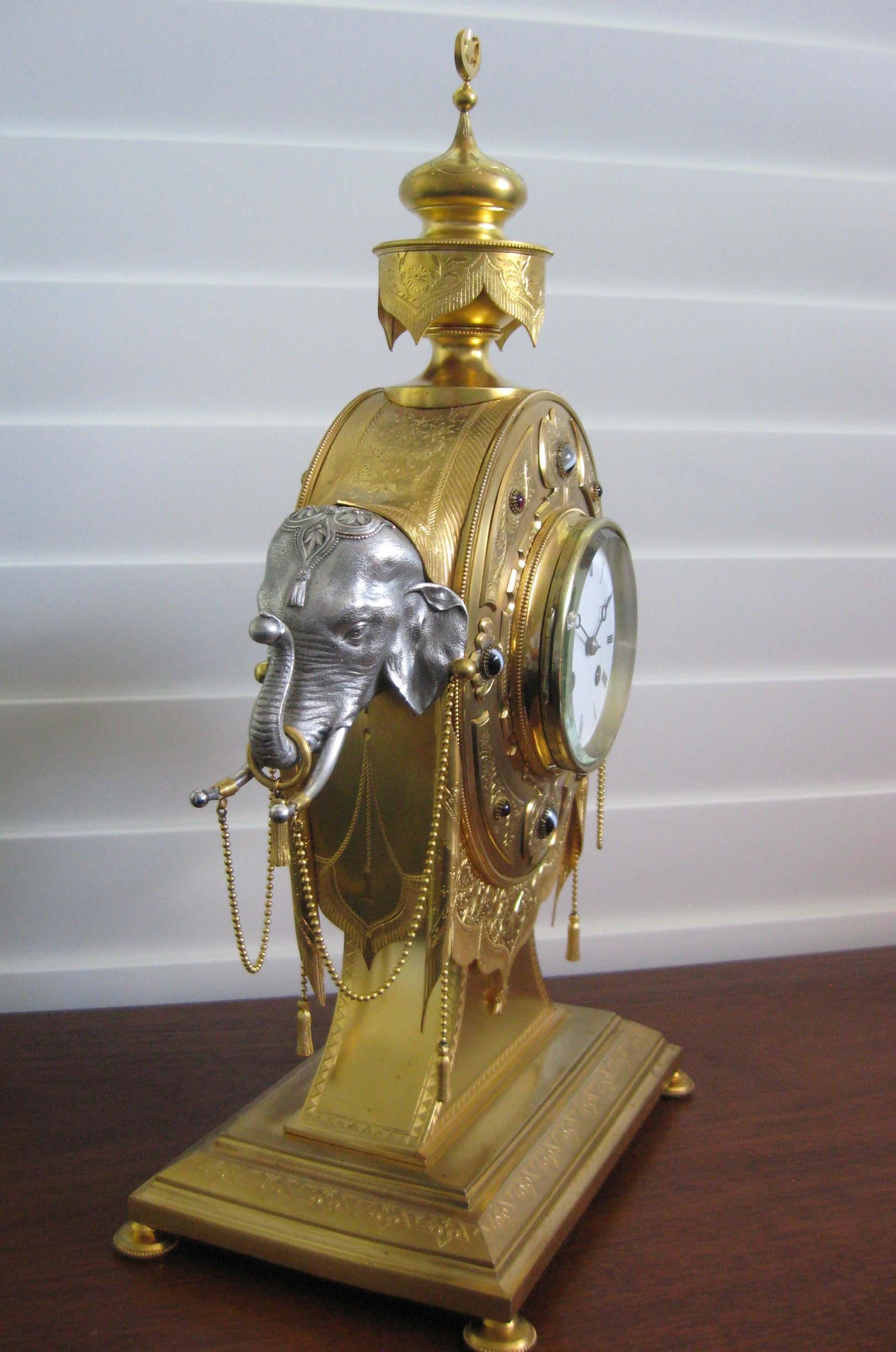 Perlé Horloge éléphant anglaise victorienne en bronze doré et argent, vers 1880  en vente