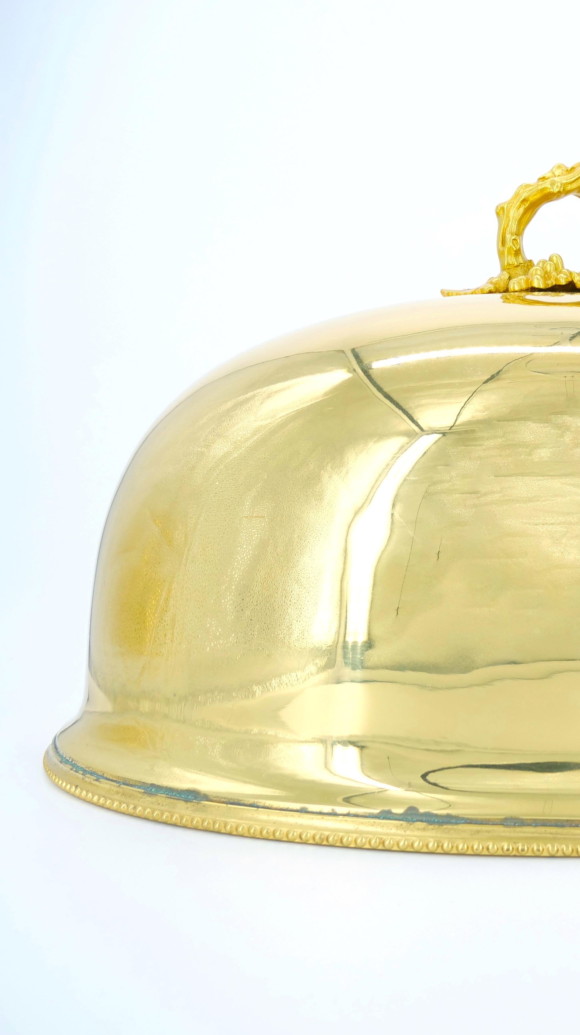 Doré Dome en métal argenté lavé à l'or anglais du 19ème siècle par William Hutton & Sons en vente