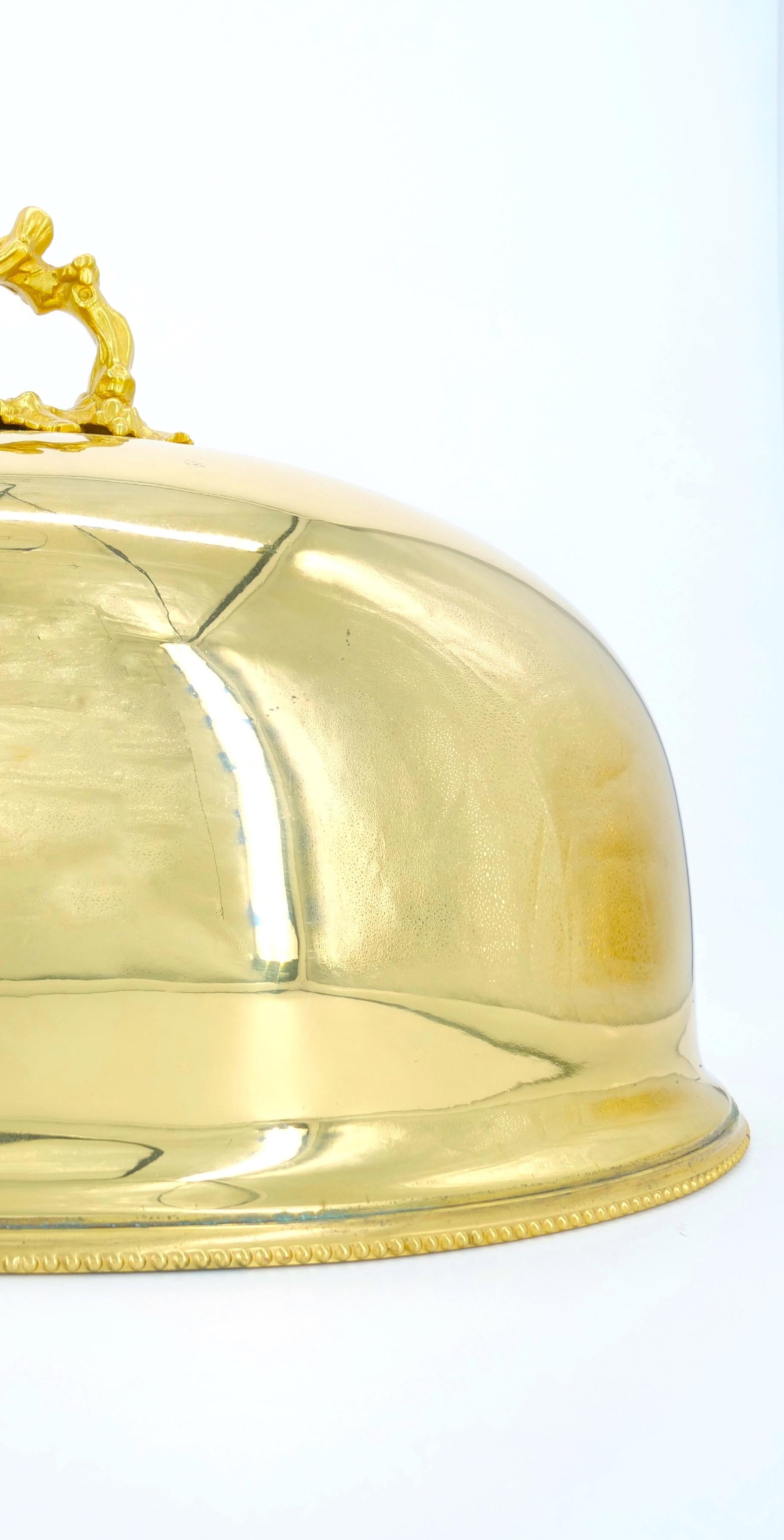 Dome en métal argenté lavé à l'or anglais du 19ème siècle par William Hutton & Sons en vente 1