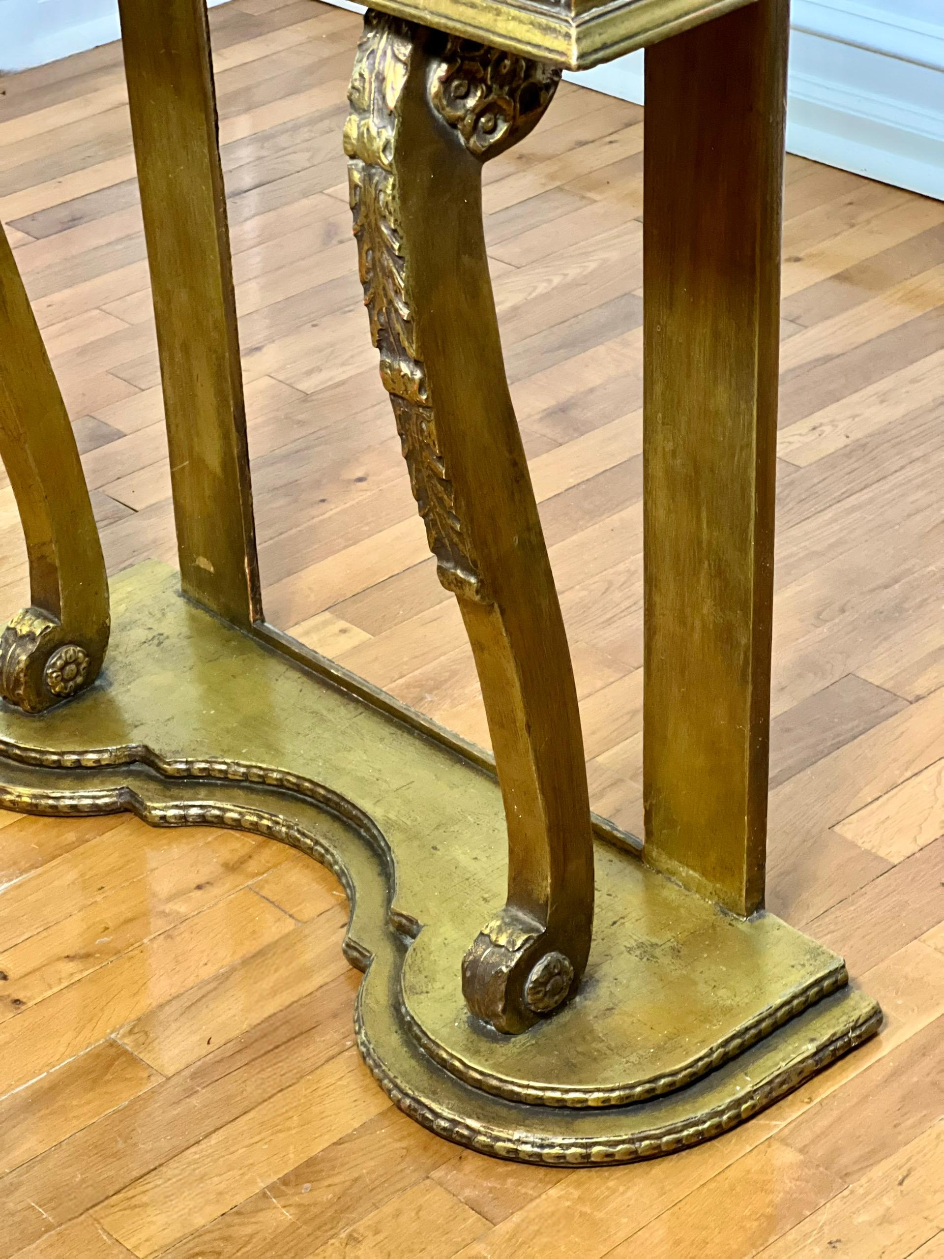 19th Century English Giltwood and Marble Narrow Console Table en vente 4
