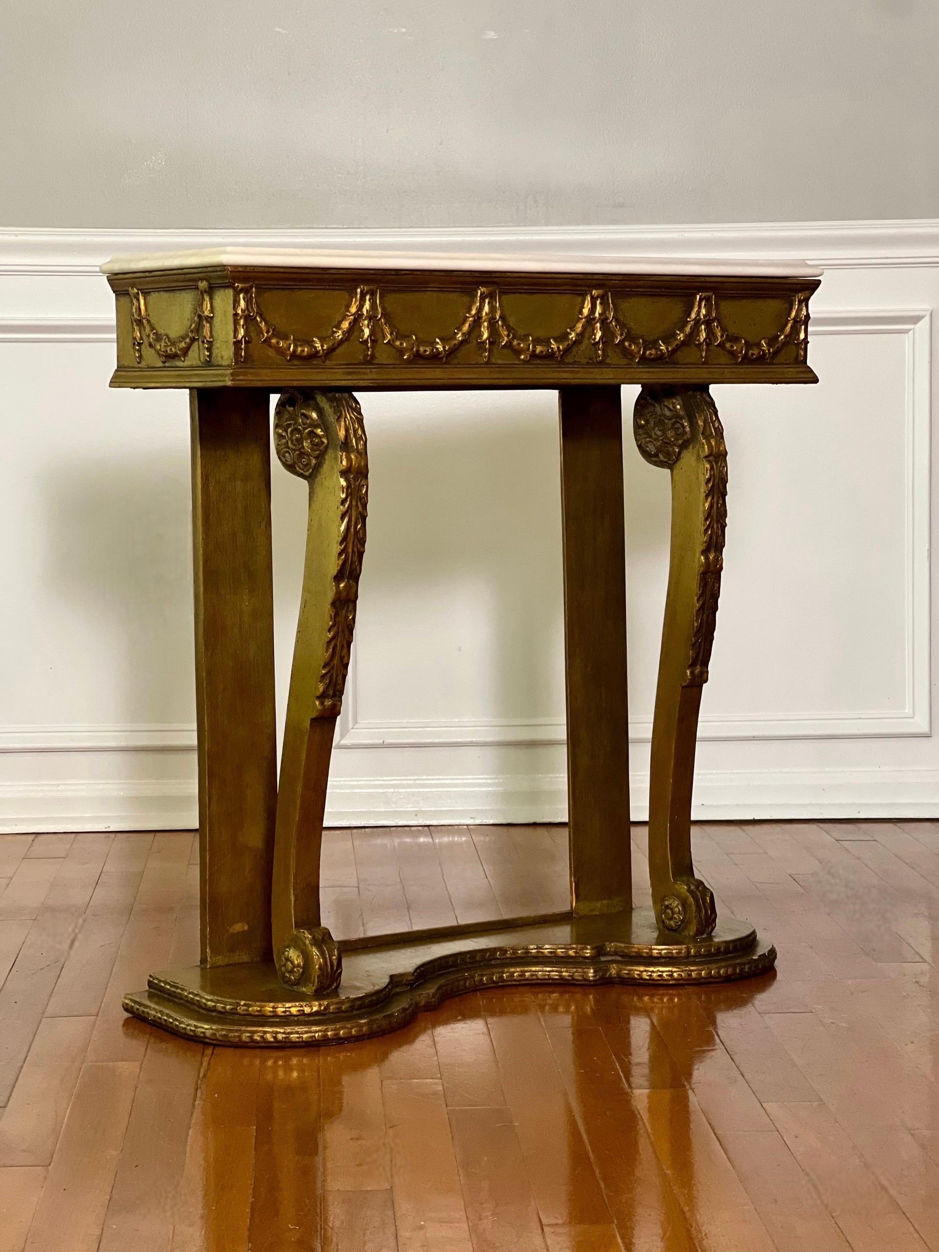 Néoclassique 19th Century English Giltwood and Marble Narrow Console Table en vente