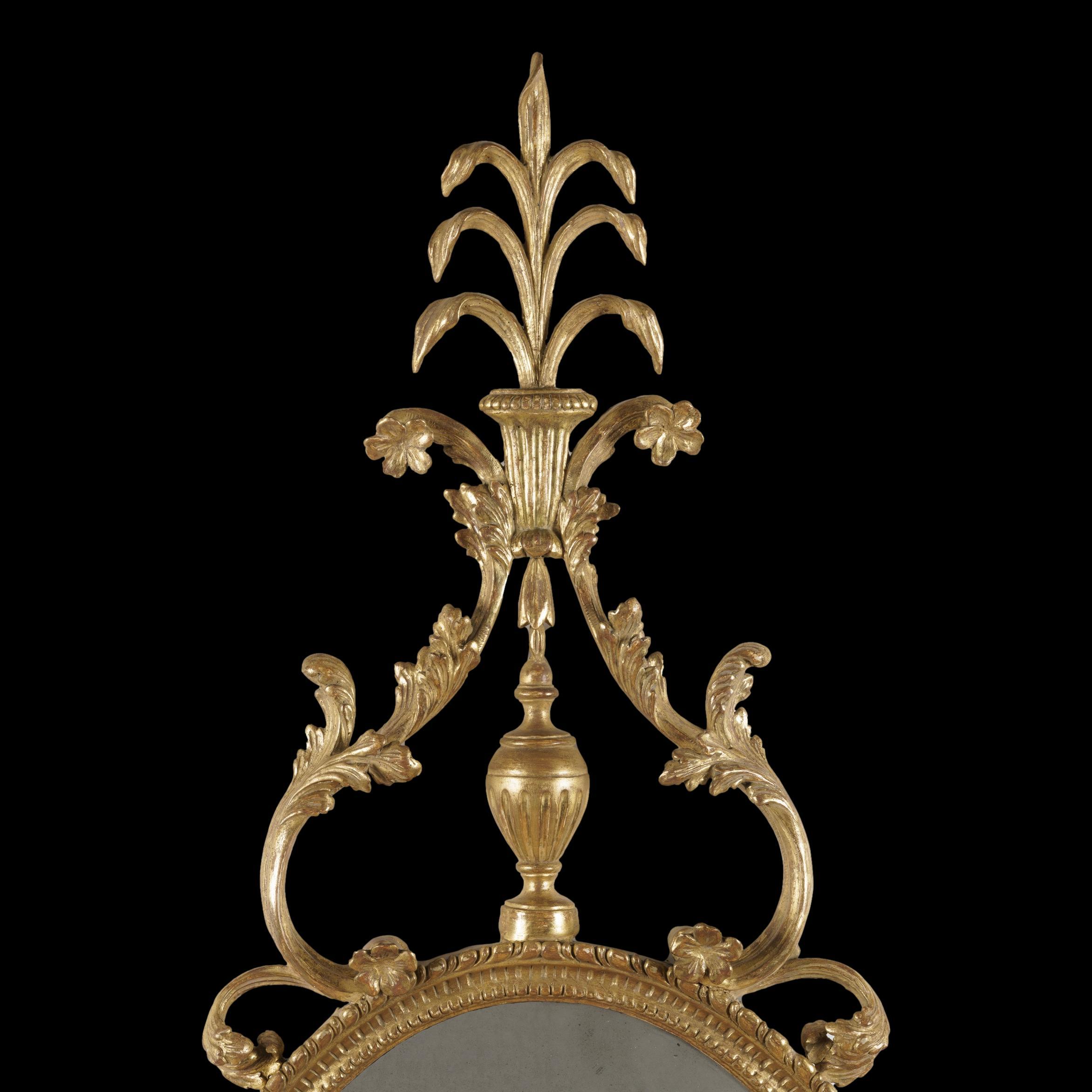 Englischer Spiegel aus vergoldetem Holz im George-III-Stil aus dem 19. Jahrhundert (George III.) im Angebot