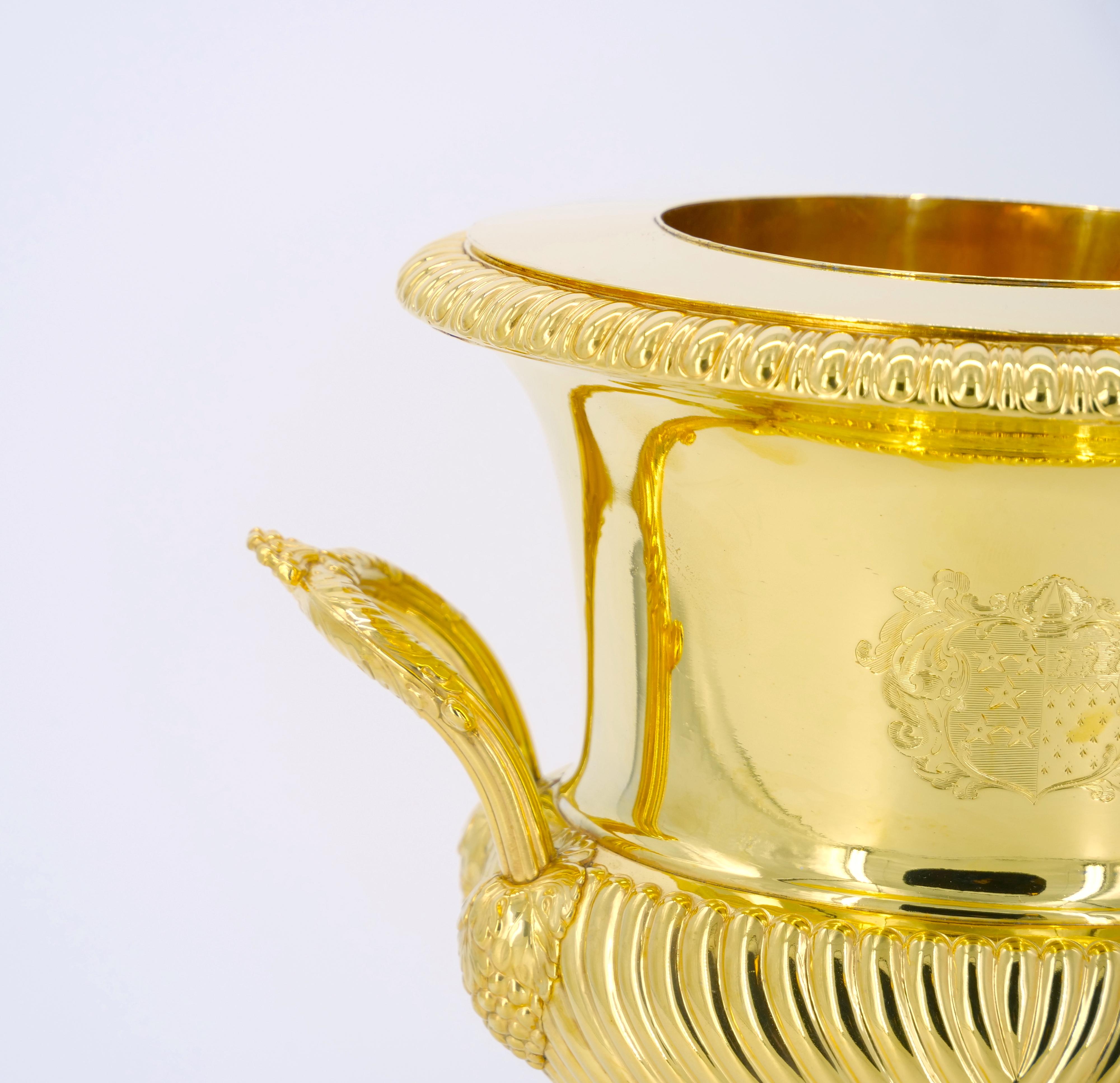 Néoclassique Rafraîchisseur à champagne en métal argenté lavé d'or du 19e siècle en vente