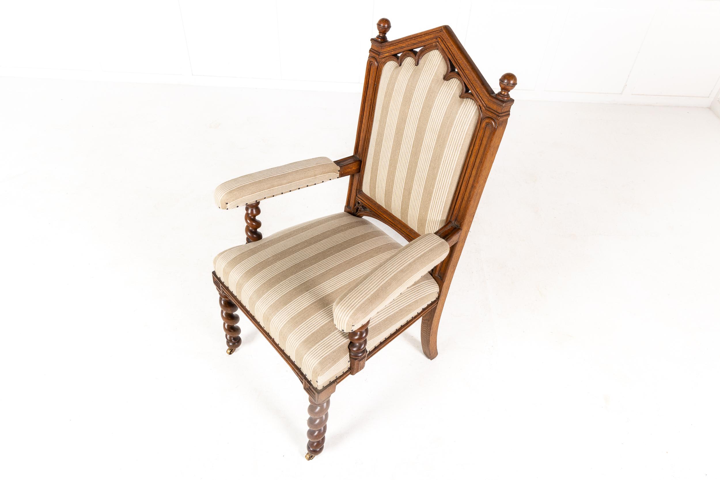 19th Century English Gothic Oak Armchair For Sale 5
