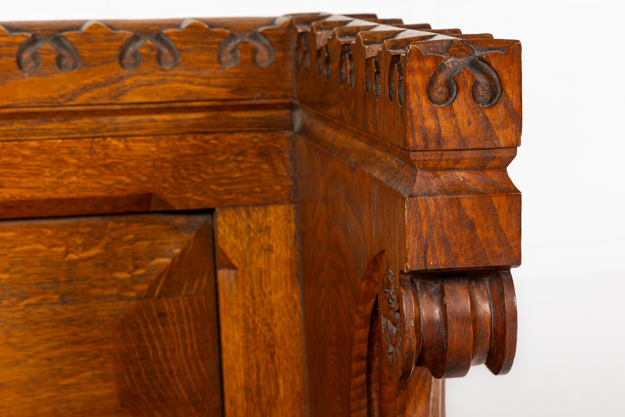 19th Century English Gothic Oak Hall Seat For Sale 1