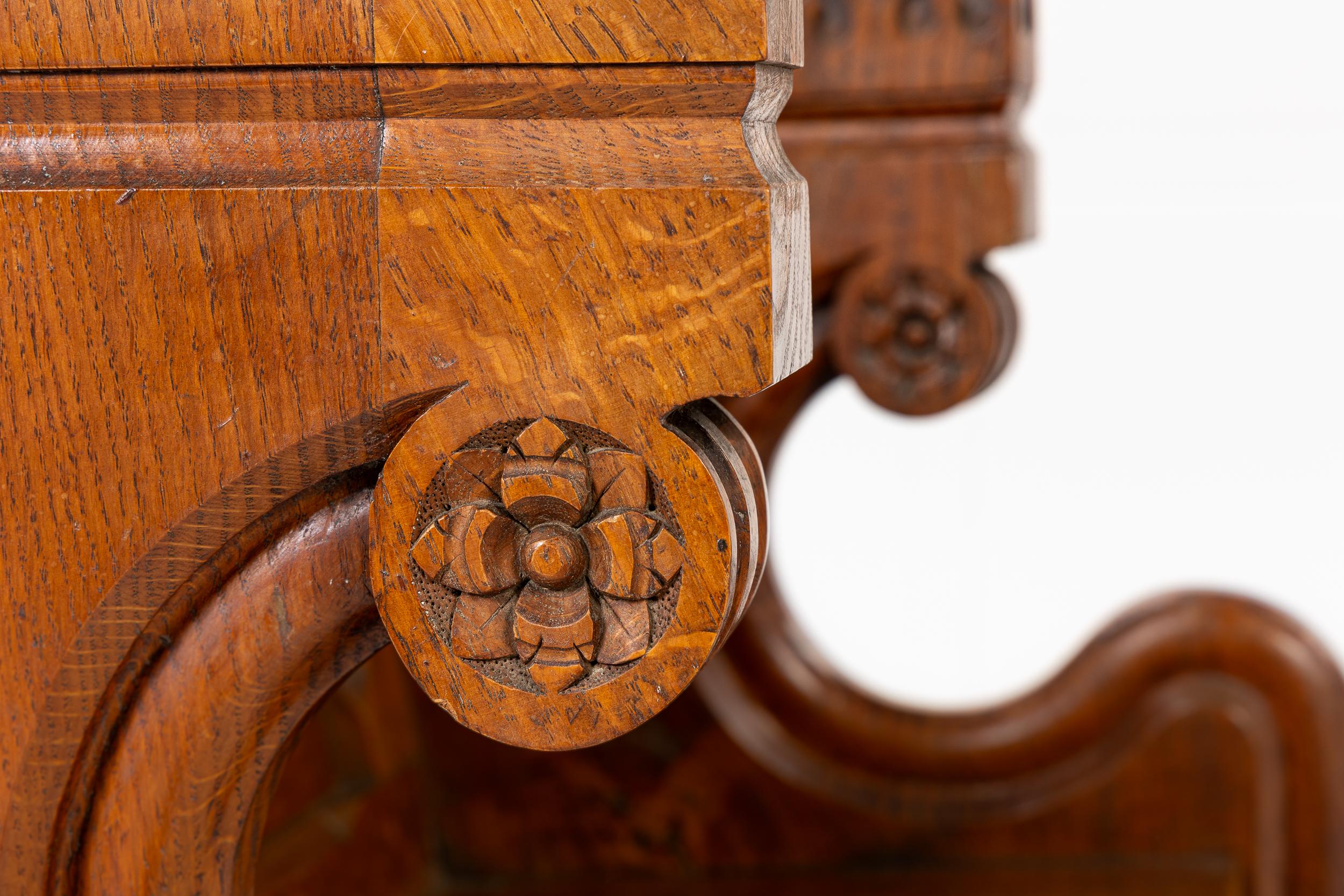 19th Century English Gothic Oak Hall Seat For Sale 5