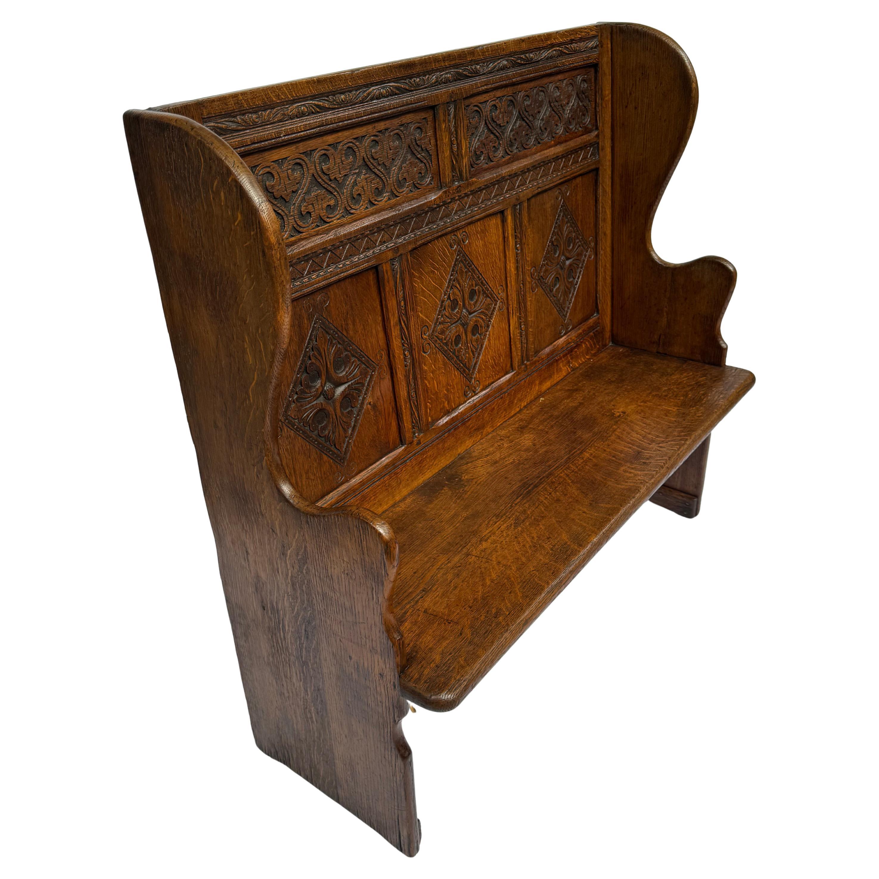 Britannique Banc en chêne néo-gothique anglais du XIXe siècle - Un hommage sculpté à l'époque Tudor en vente