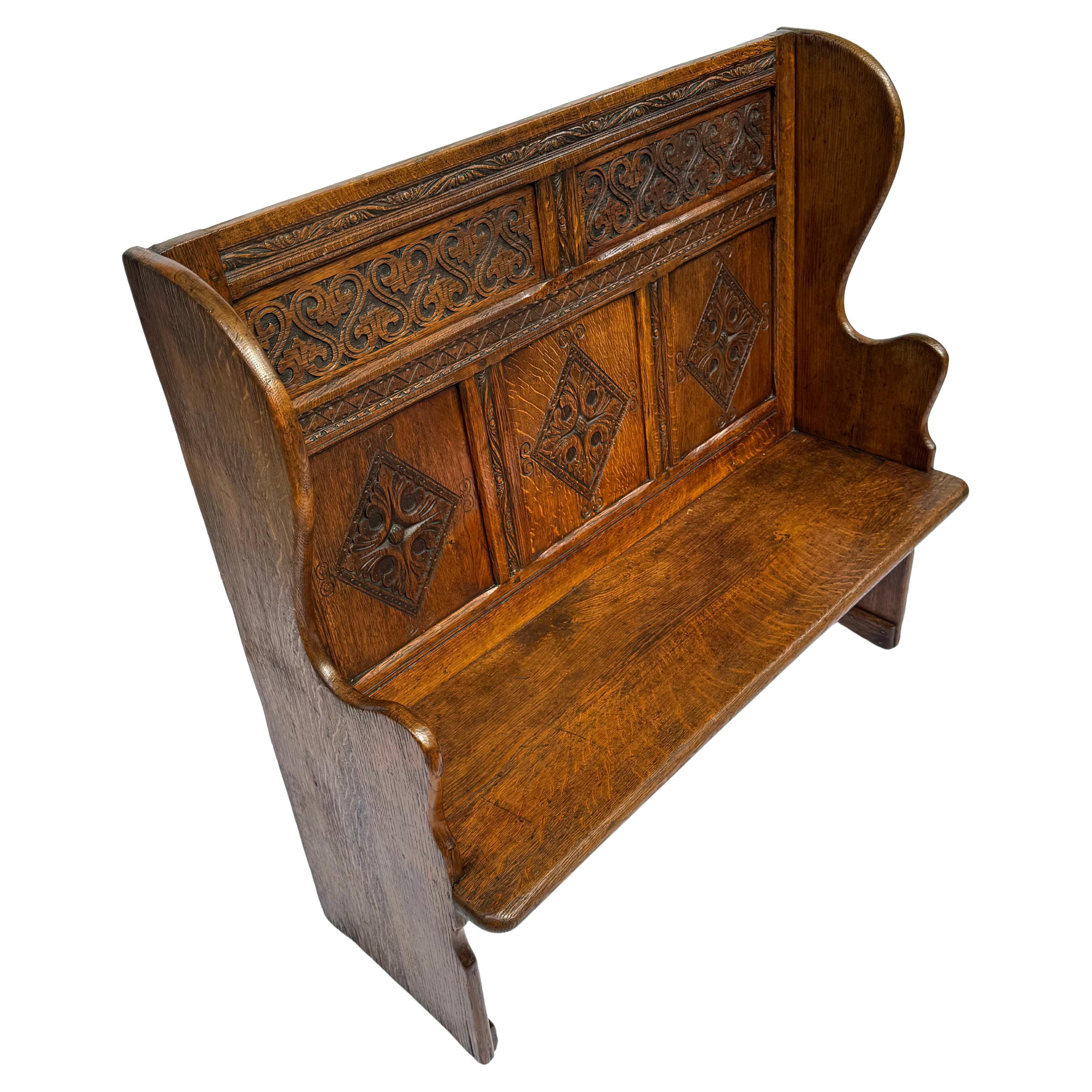 Chêne Banc en chêne néo-gothique anglais du XIXe siècle - Un hommage sculpté à l'époque Tudor en vente