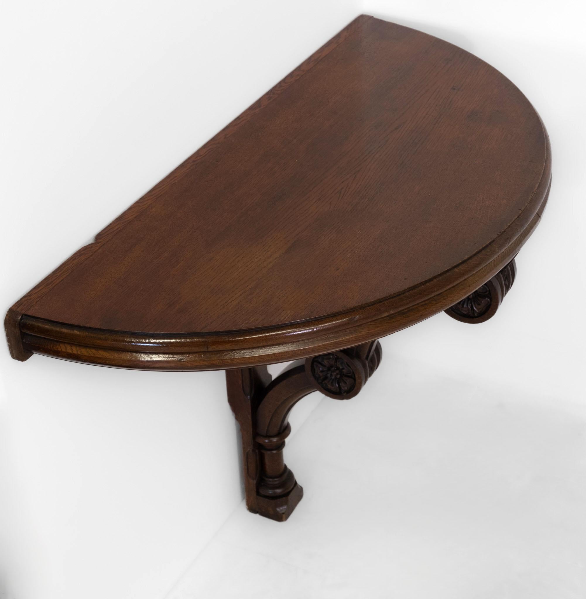 Néo-gothique Table console en Oak Oak Demilune du 19e siècle, de style Revive gothique anglais en vente