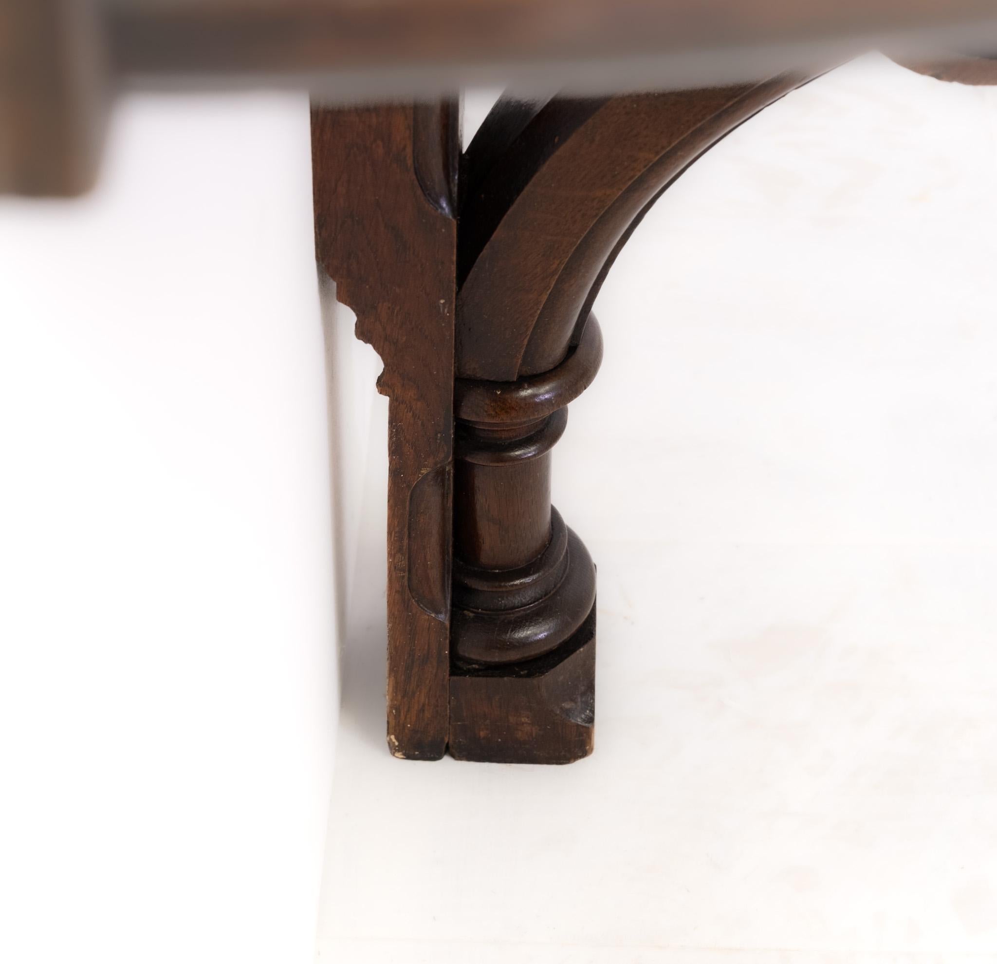 XIXe siècle Table console en Oak Oak Demilune du 19e siècle, de style Revive gothique anglais en vente