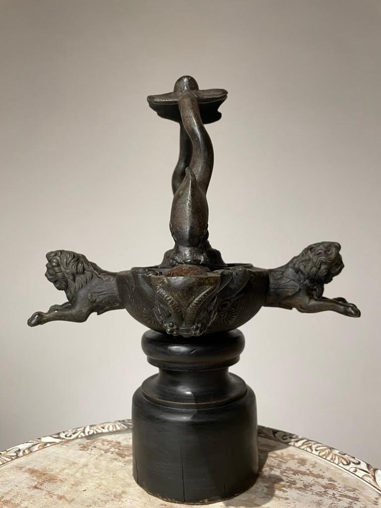 19th Century English Grand Tour Roman Bronze Oil Lamp with Dolphins and Lions In Good Condition For Sale In Stamford, CT