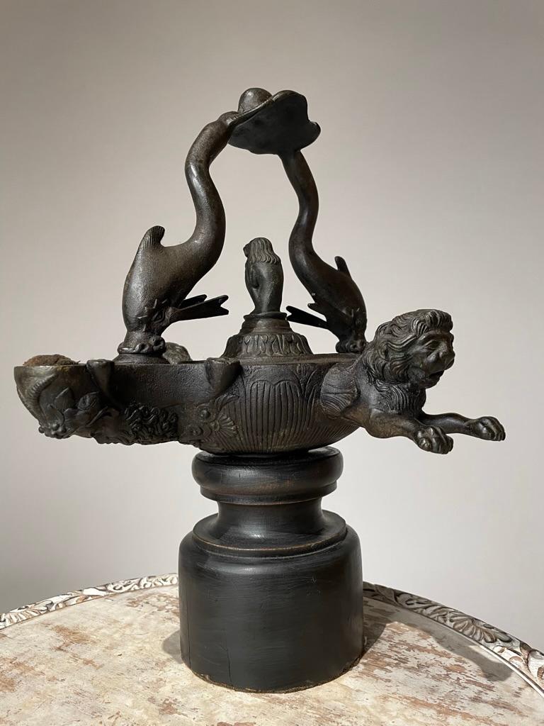 19th Century English Grand Tour Roman Bronze Oil Lamp with Dolphins and Lions For Sale 1