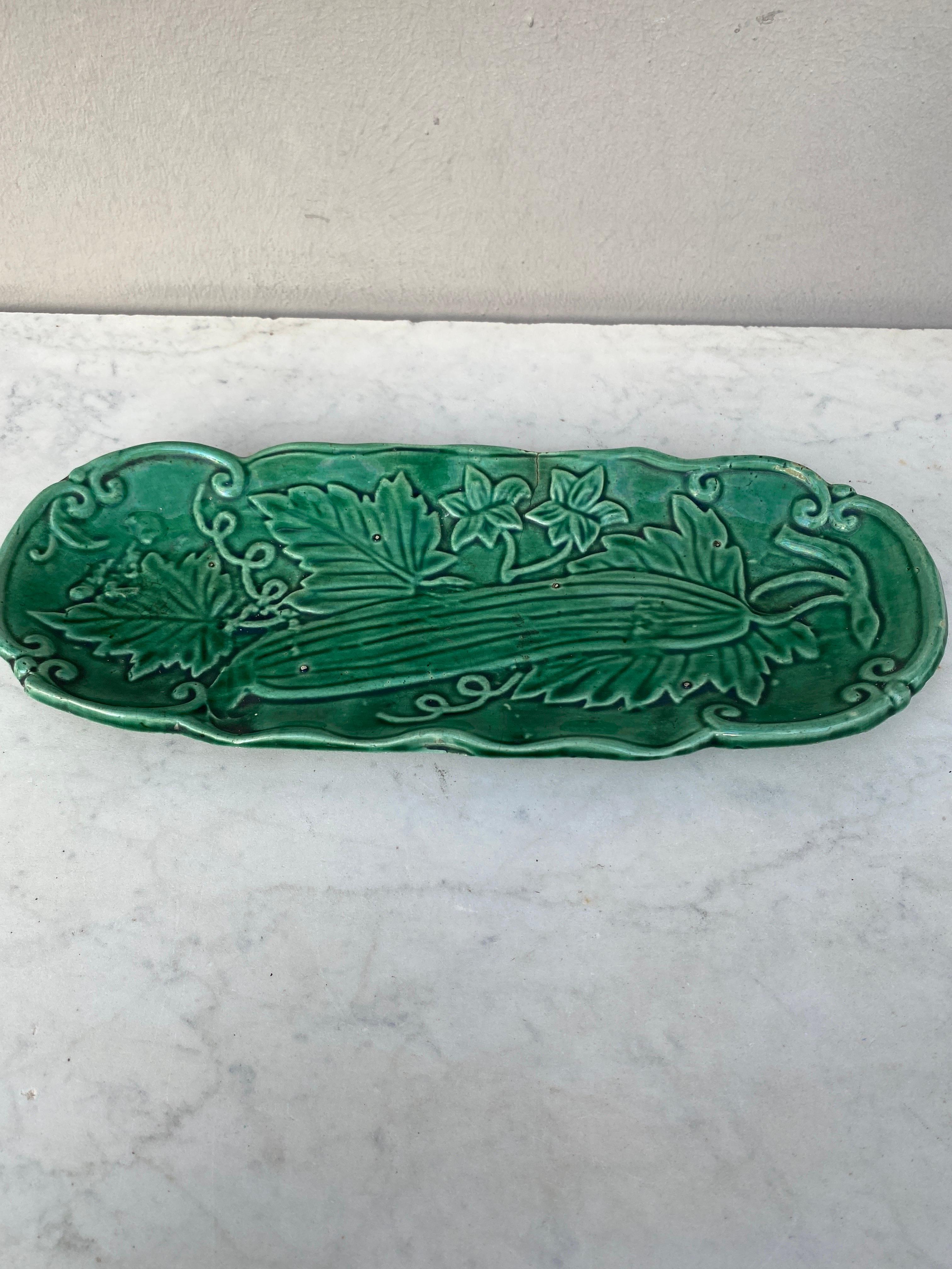 Czech 19th Century English Green Majolica Cucumber Platter For Sale