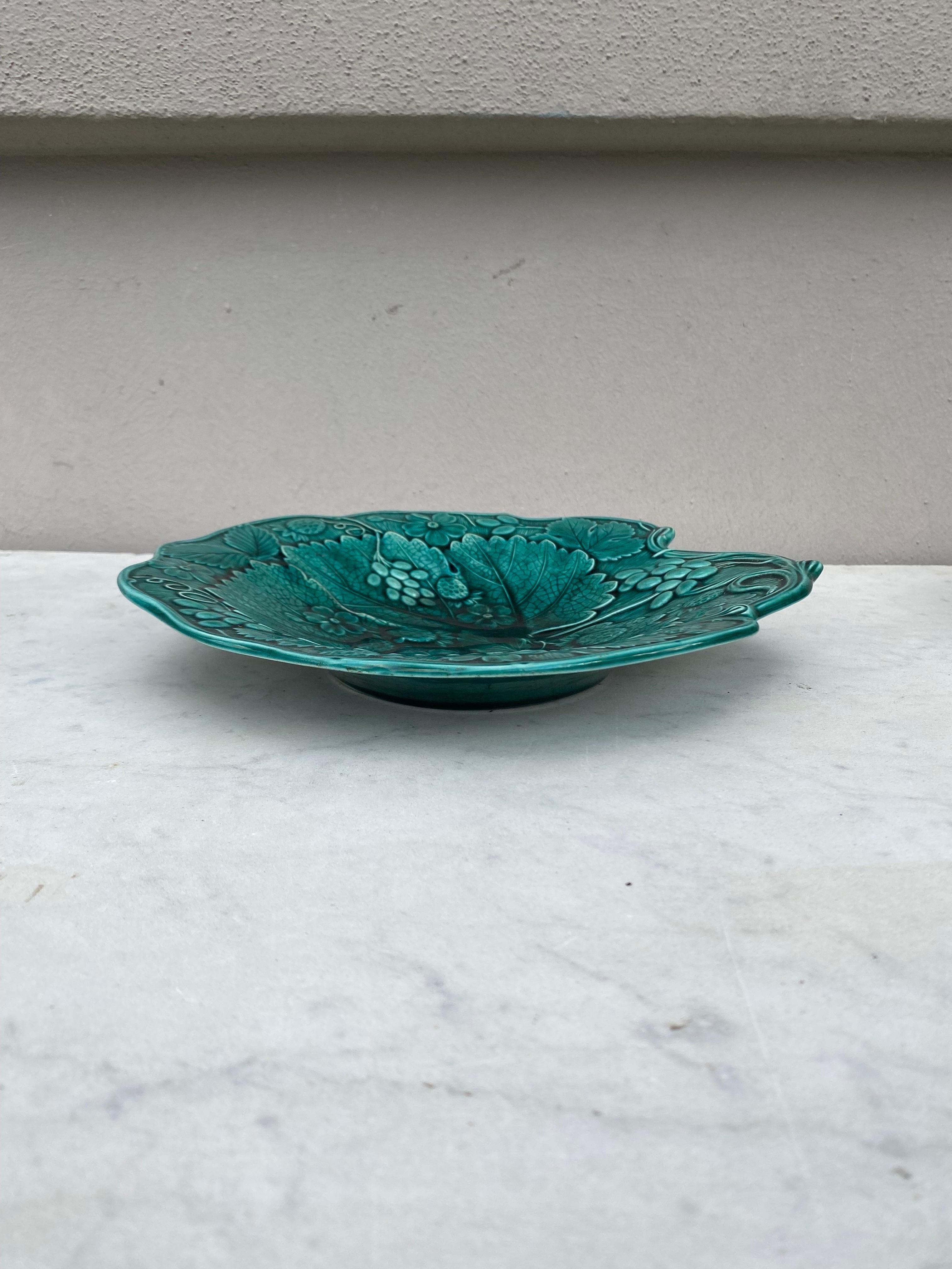 Ceramic 19th Century English Green Majolica Strawberry Platter For Sale