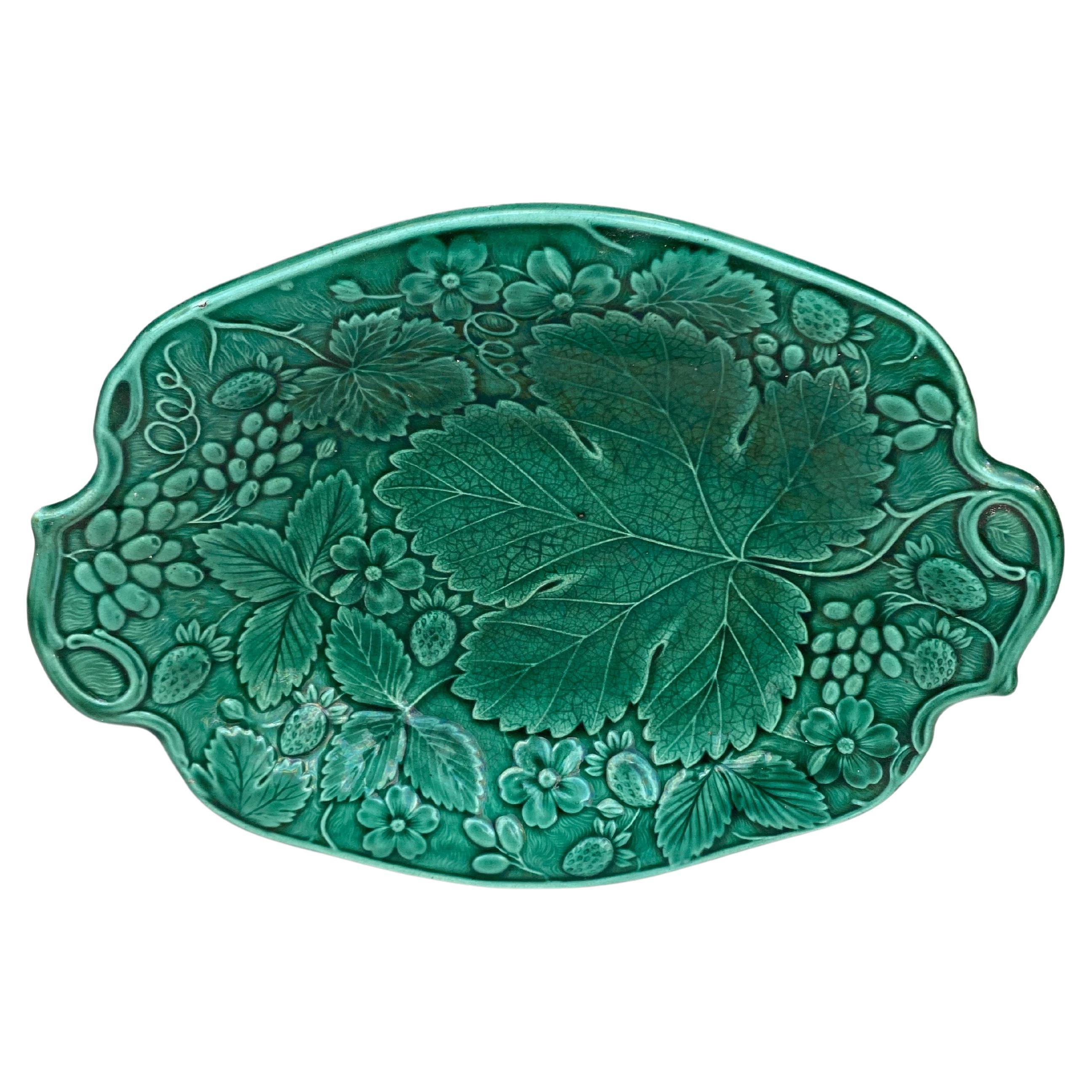 19th Century English Green Majolica Strawberry Platter For Sale