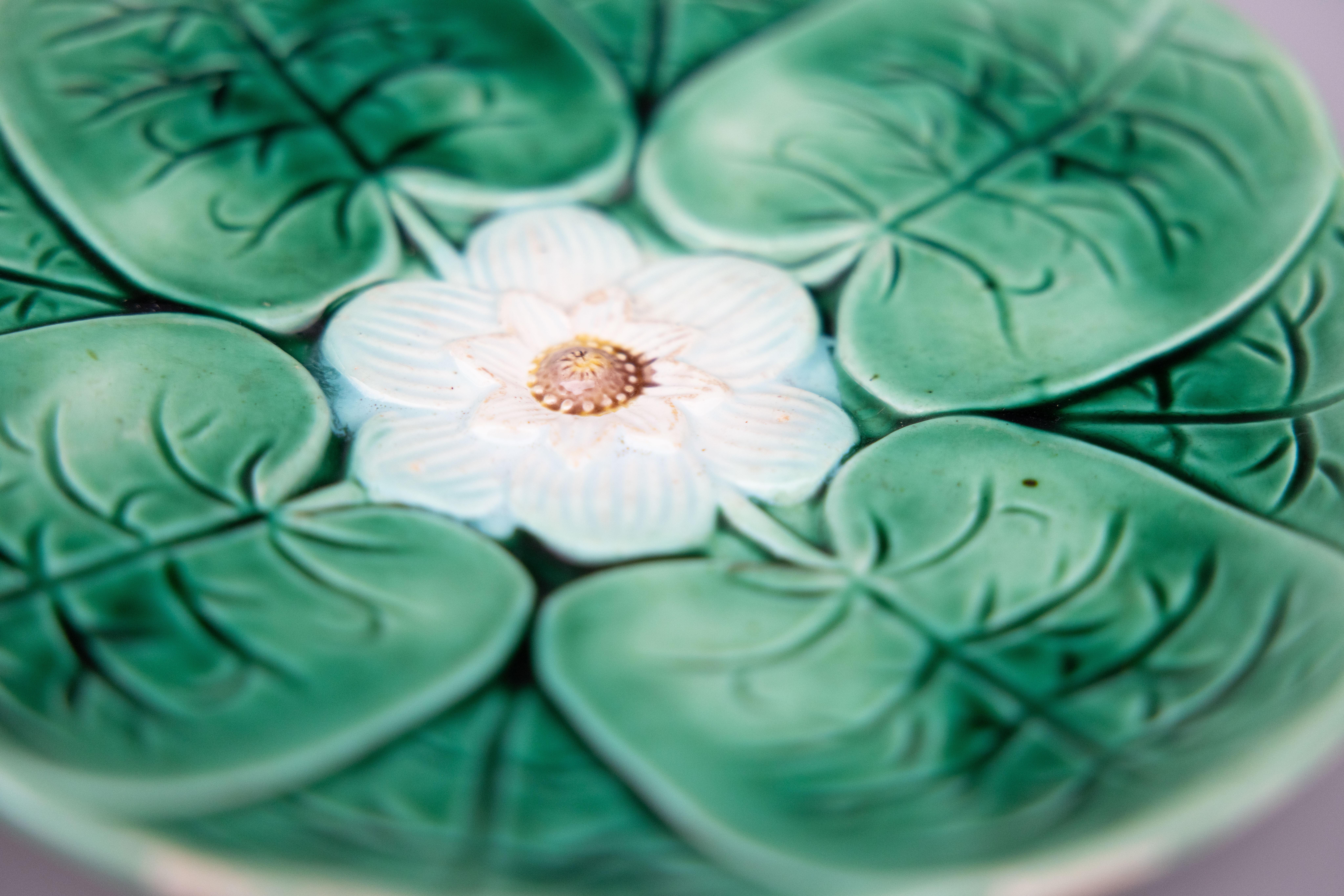 19th Century English Green Majolica Water Lily Lotus Plate 1
