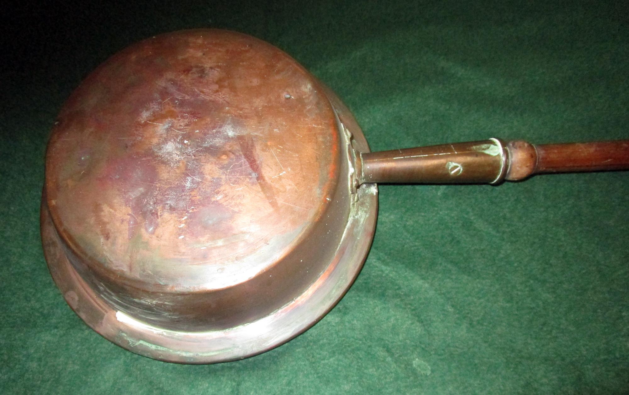 19th Century English Hammered Copper Bed Warmer In Good Condition For Sale In Savannah, GA