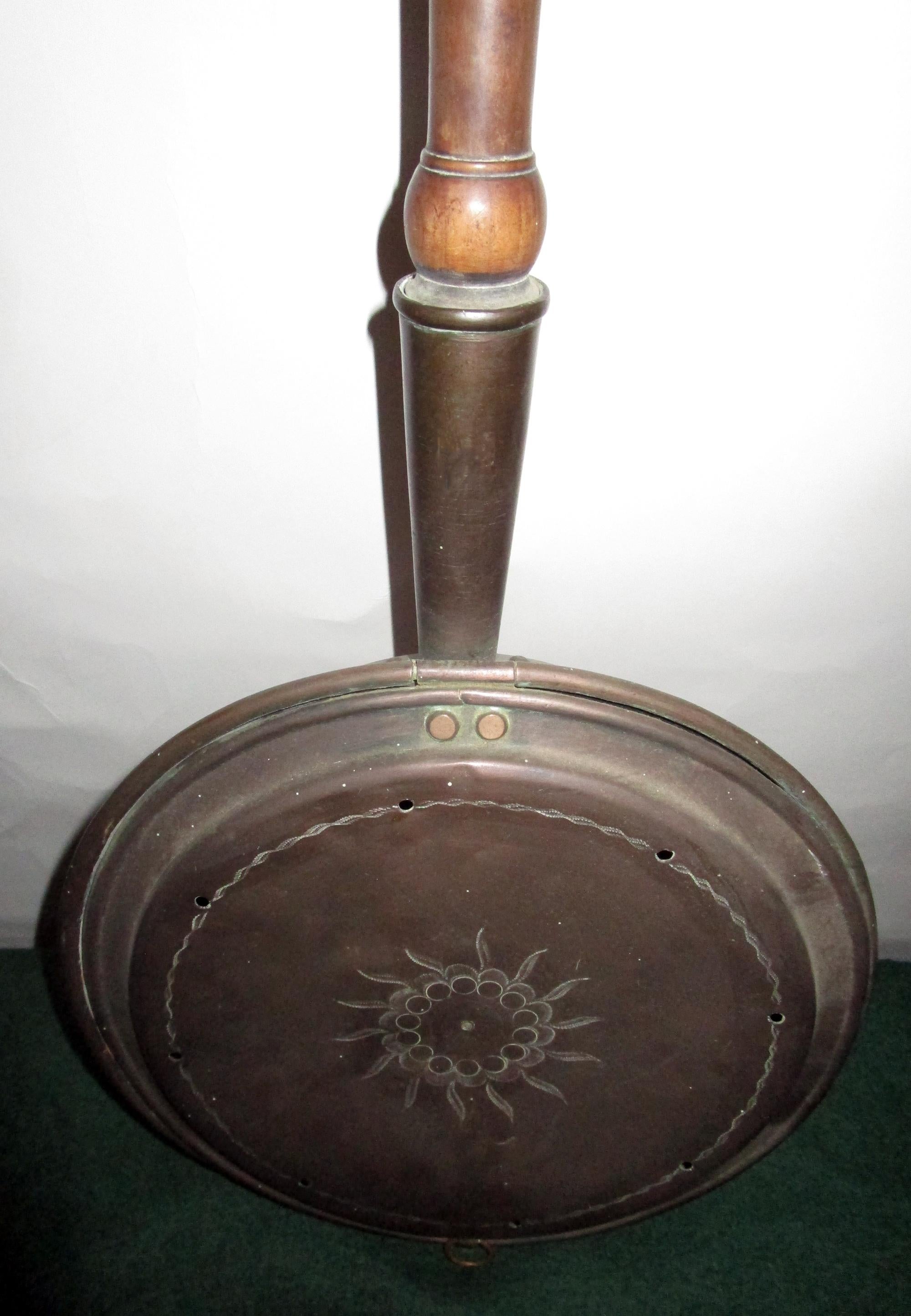 19th Century English Hammered Copper Bed Warmer For Sale 1