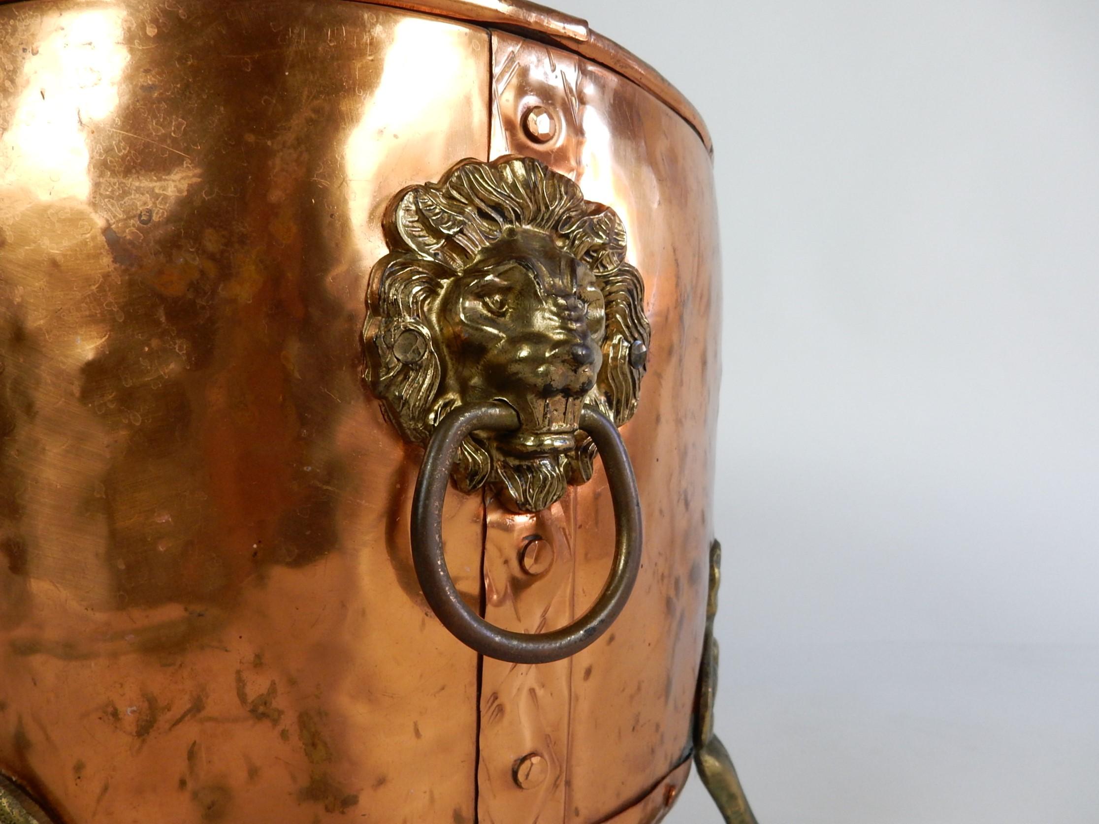 19th Century English Hammered Copper & Brass Claw Footed Lion Log Bin Planter In Fair Condition For Sale In Las Vegas, NV