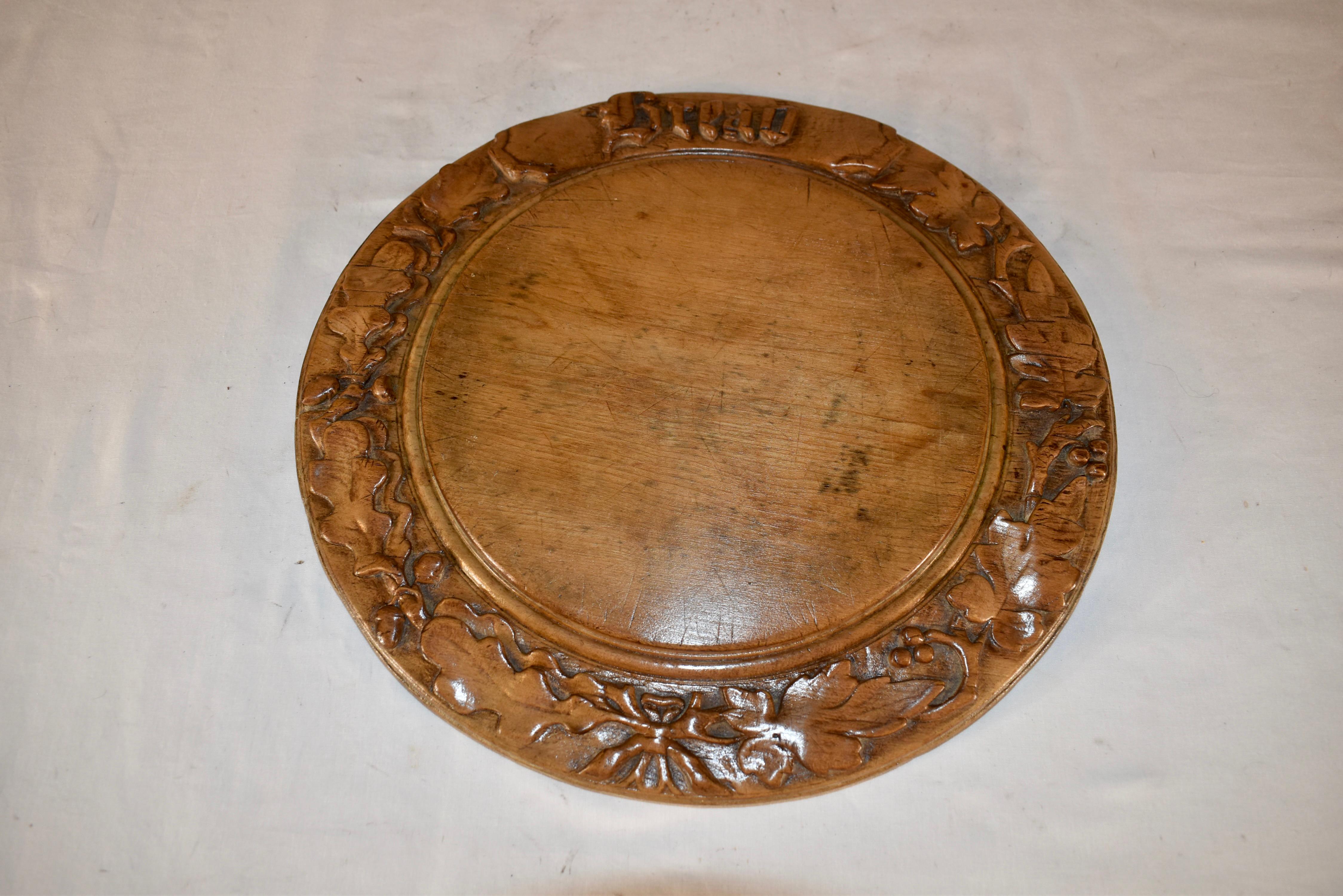 19th Century English Hand-Carved Bread Board For Sale 1