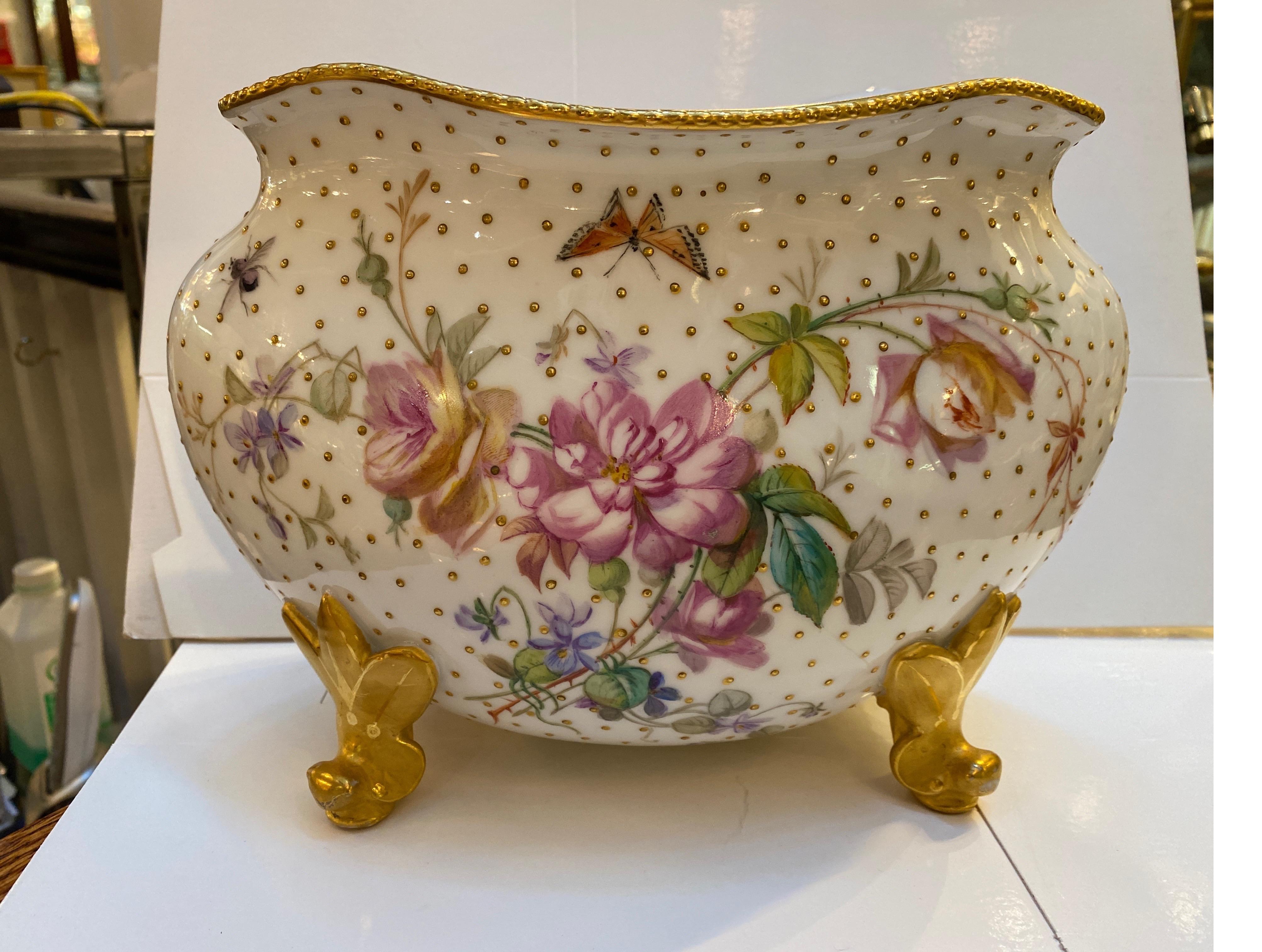 Anglais Vase ovale anglais en porcelaine de Coalport peint à la main du 19ème siècle en vente