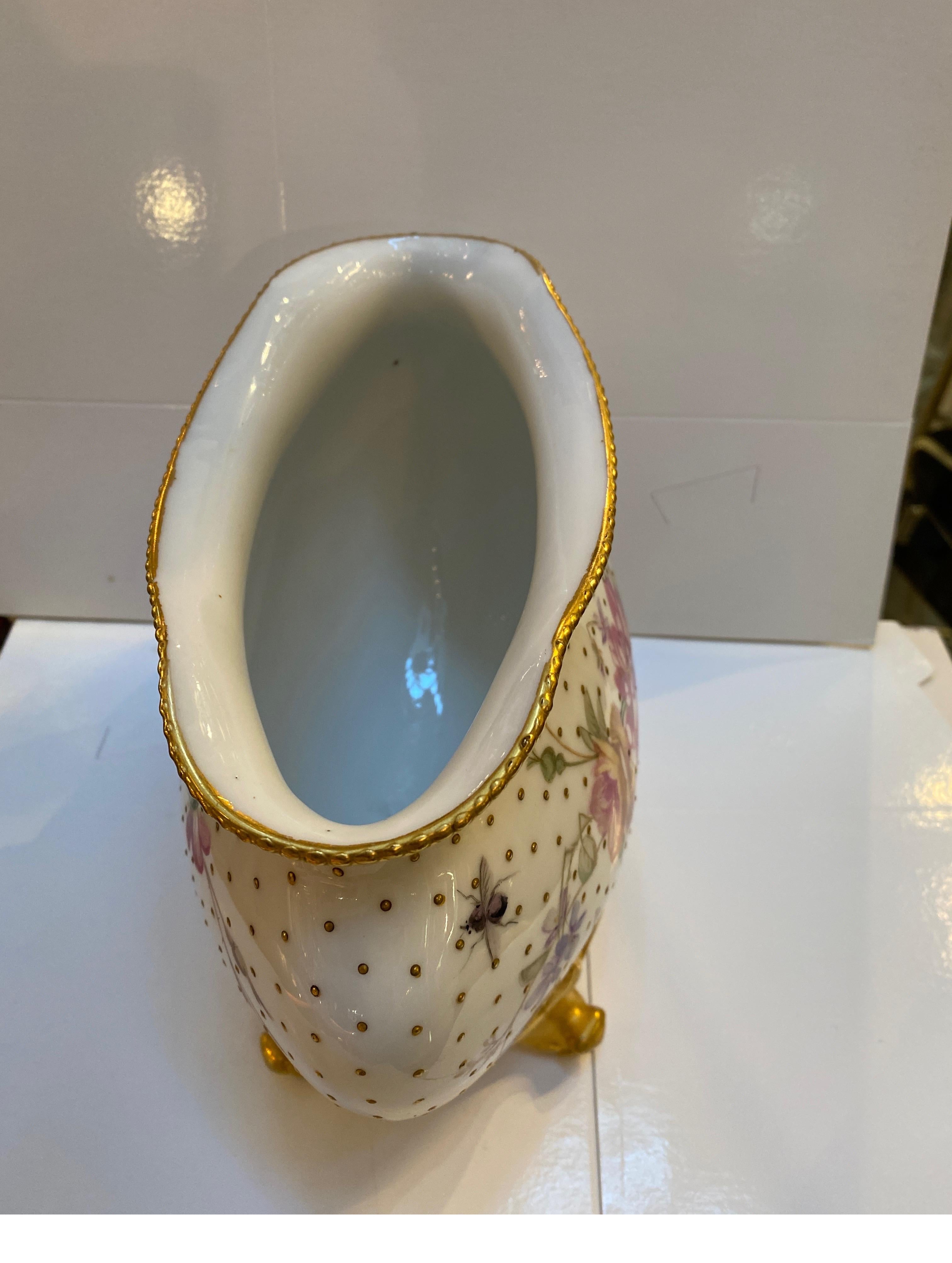 Vase ovale anglais en porcelaine de Coalport peint à la main du 19ème siècle en vente 1